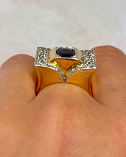 Bague Tank Saphir 1.40 carat, Diamants 0.68 carat &amp; Or 11.73g "Frida" - Elliade Paris