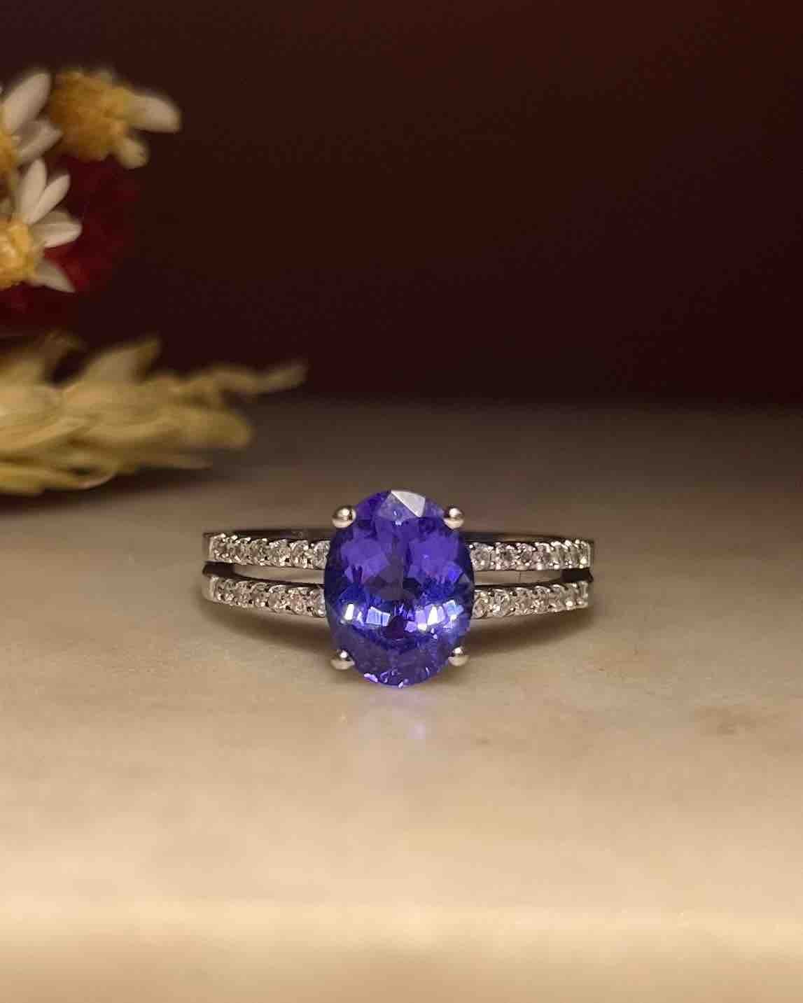 Bague Tanzanite 1.80 Carat &amp; 28 Diamants "Emma" - Elliade Paris