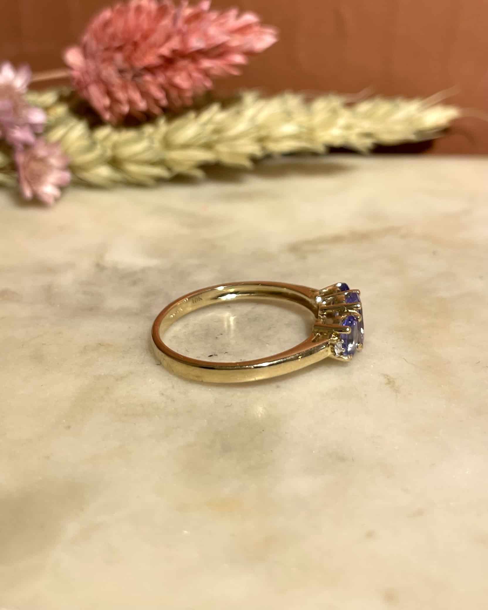 Anillo &quot;Shaan&quot; de trilogía de tanzanita y diamantes de 1,20 quilates