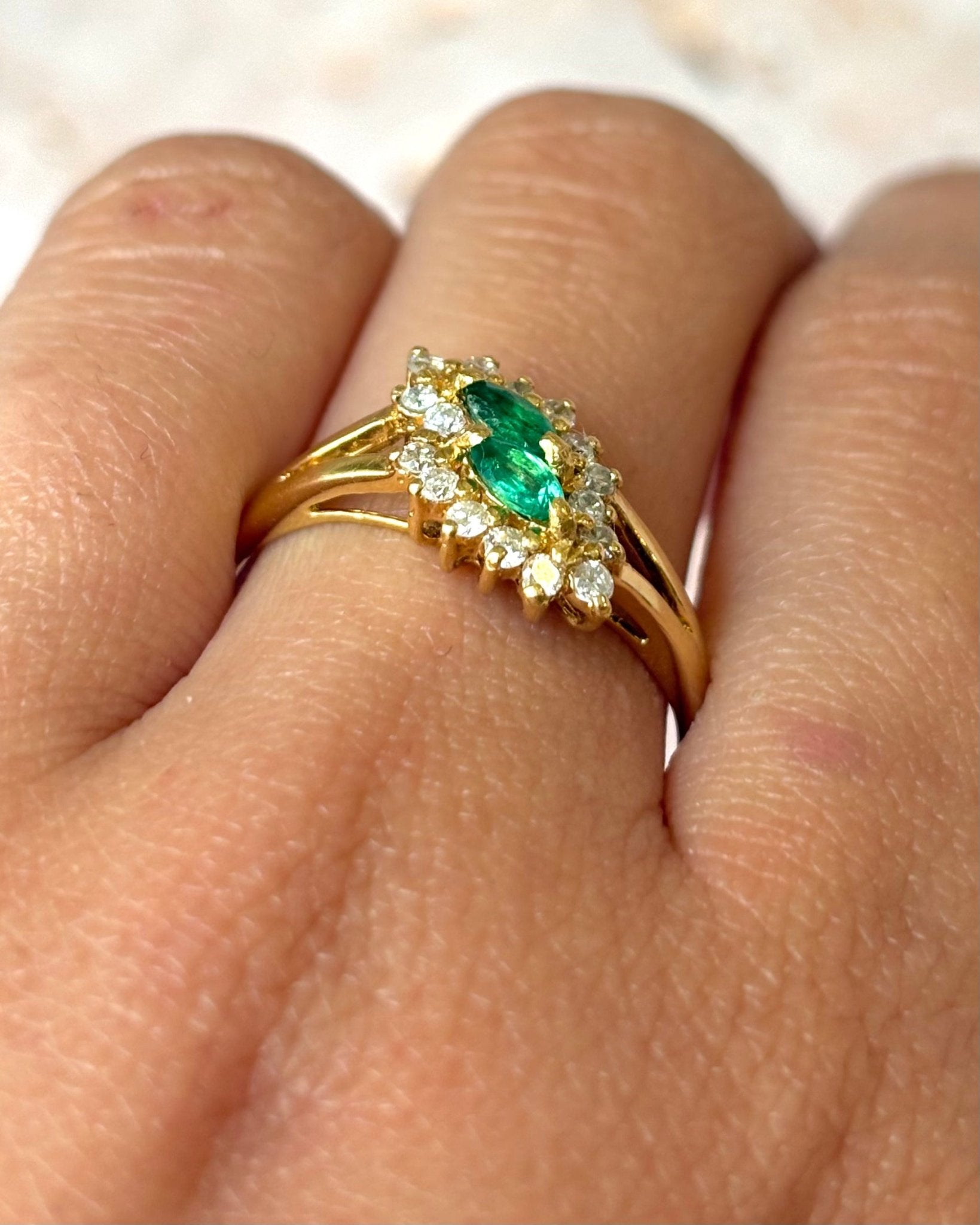 Bague Toi &amp; Moi Émeraudes Marquise &amp; Diamants 0.32 carat "Coline" - Elliade Paris