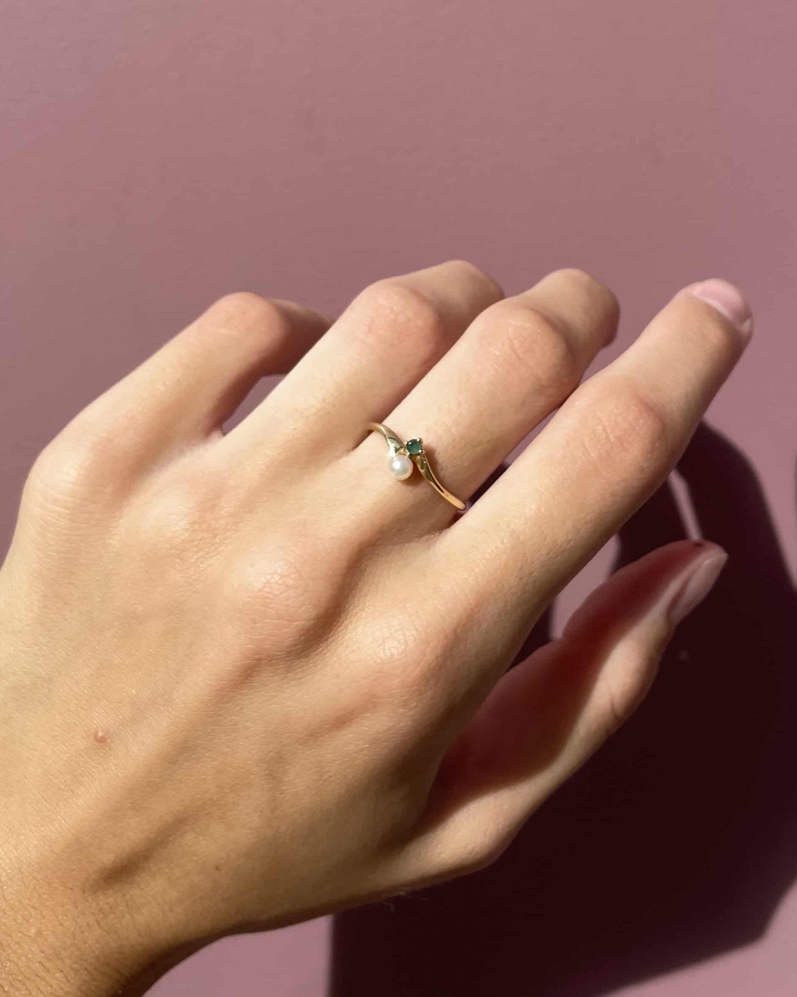 Bague Toi &amp; Moi Perle &amp; Émeraude "Ollia" - Elliade Paris