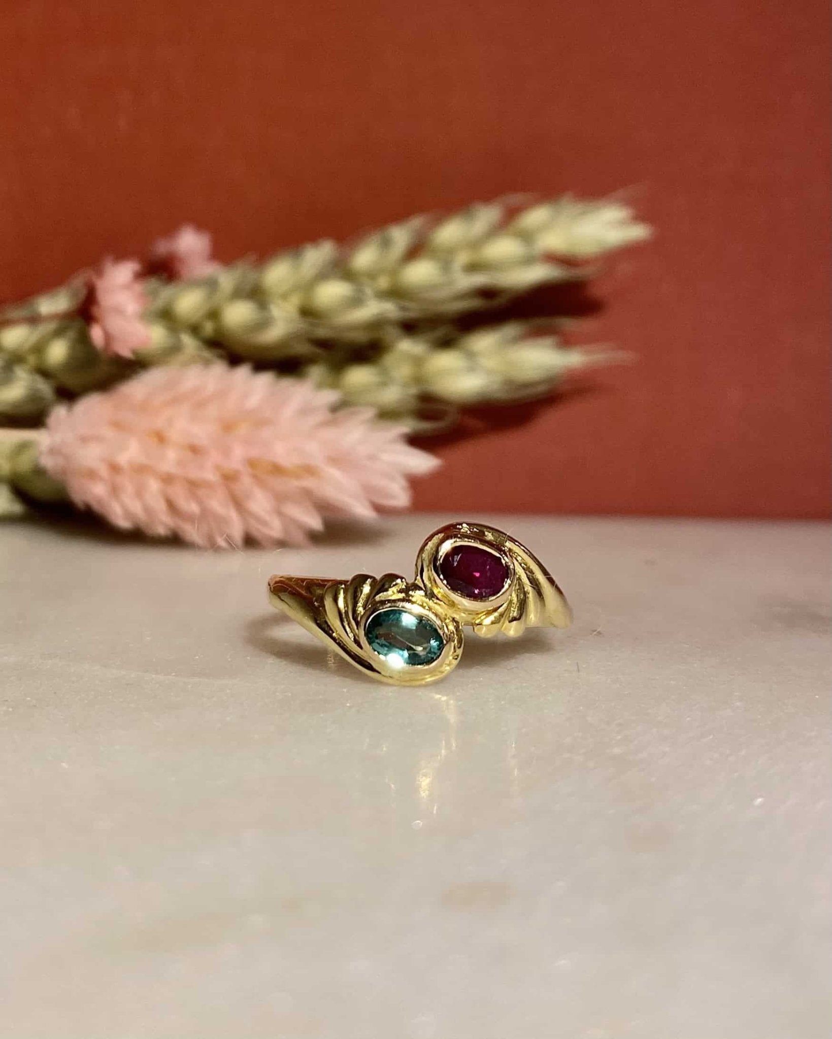 Bague Toi &amp; Moi Rubis et Émeraude &quot;Charlie&quot; - Elliade Paris