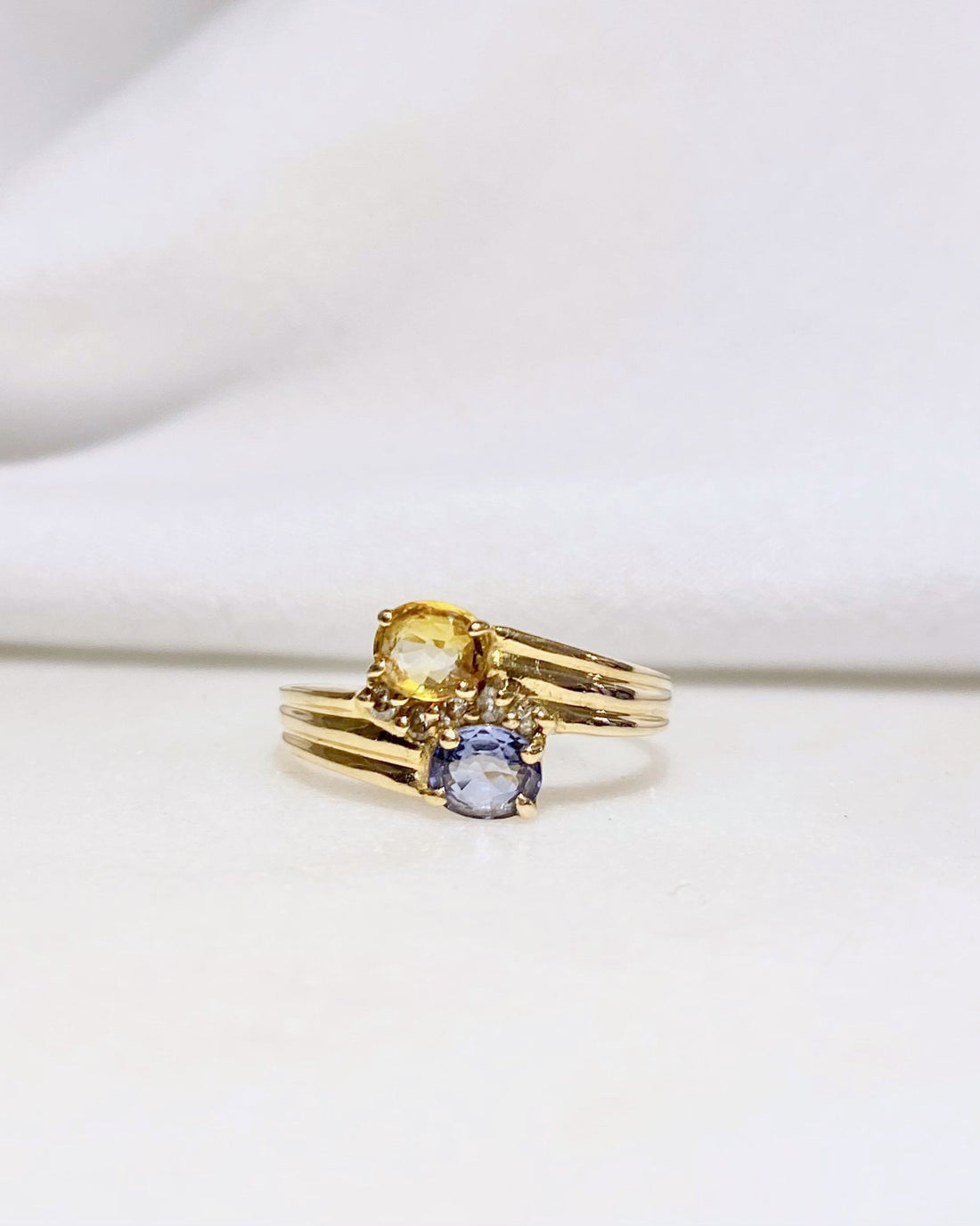 Bague Toi &amp; Moi Saphir Jaune et Bleu &amp; Diamants &quot;Brydille&quot; - Elliade Paris