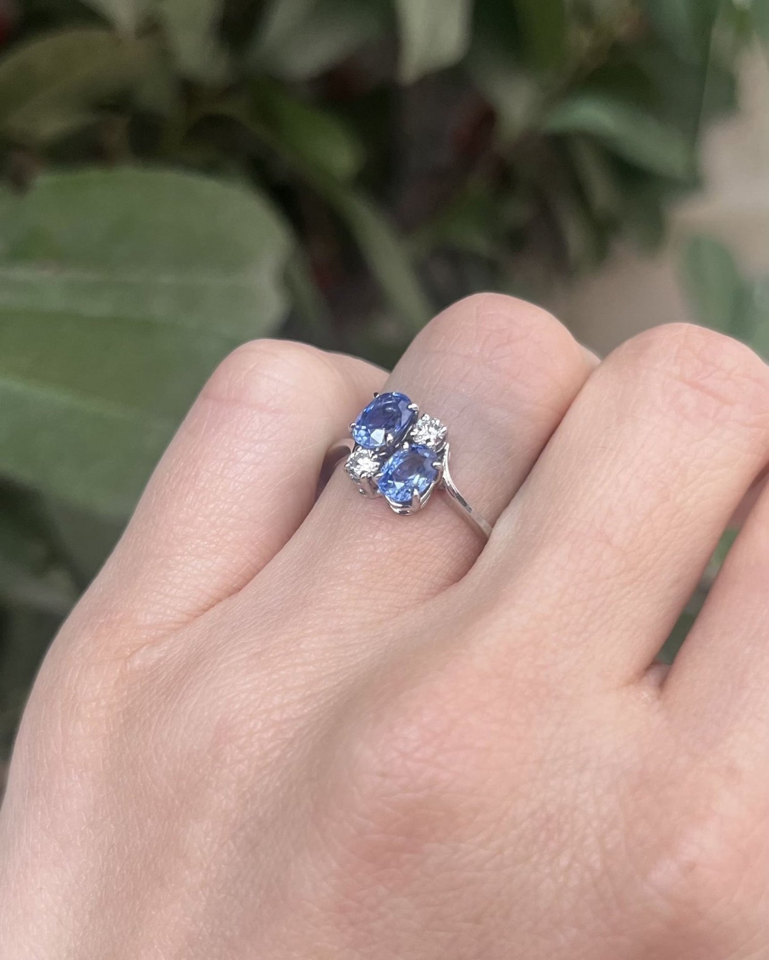 Bague Toi &amp; Moi Saphirs 1.20 carat et diamants &quot;Constantina&quot; - Elliade Paris