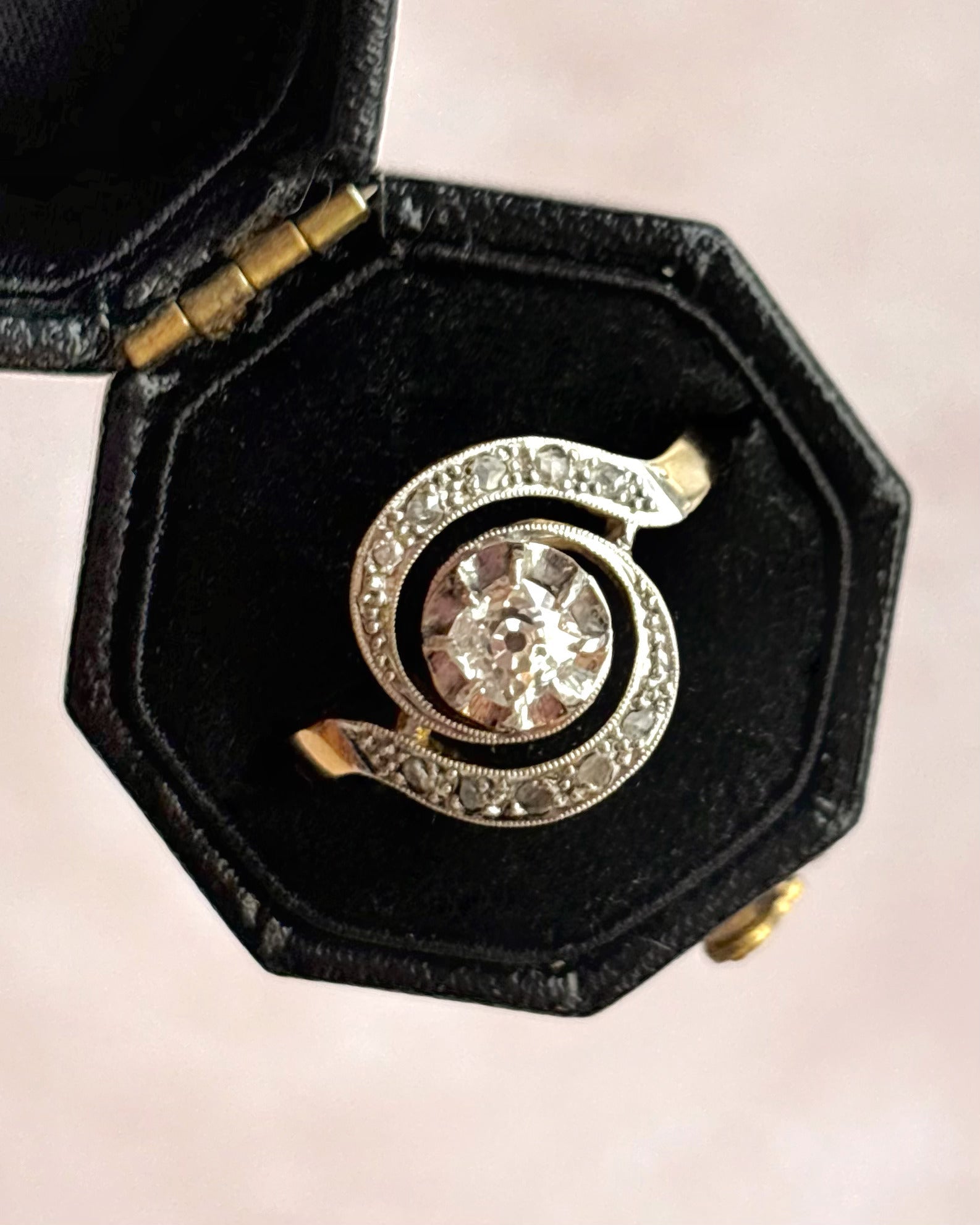 Bague Tourbillon Art-Déco Diamants 0.29 carat "Suzanne" - Elliade Paris