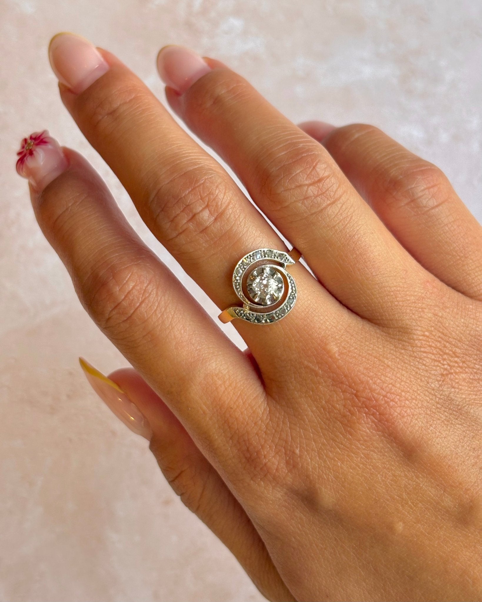Bague Tourbillon Art-Déco Diamants 0.29 carat "Suzanne" - Elliade Paris