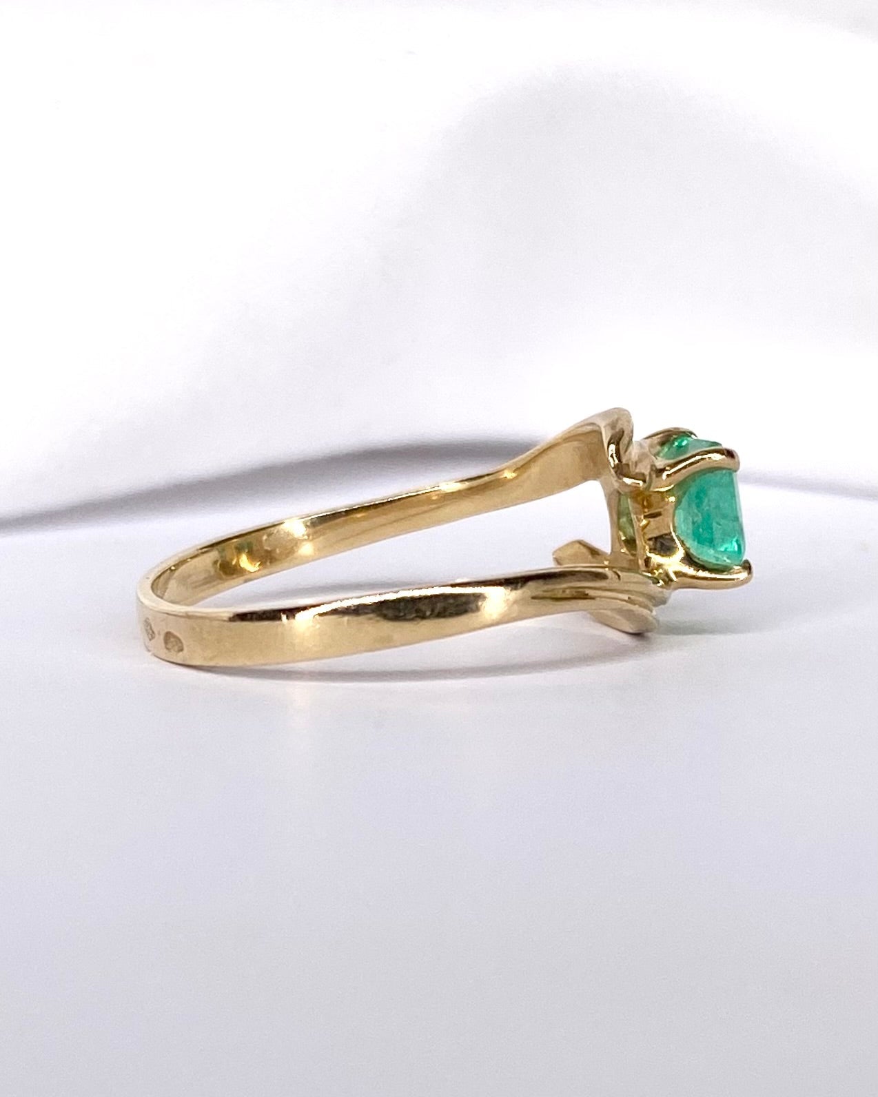 Bague Tourbillon Émeraude 0.90 carat "Noémie" - Elliade Paris