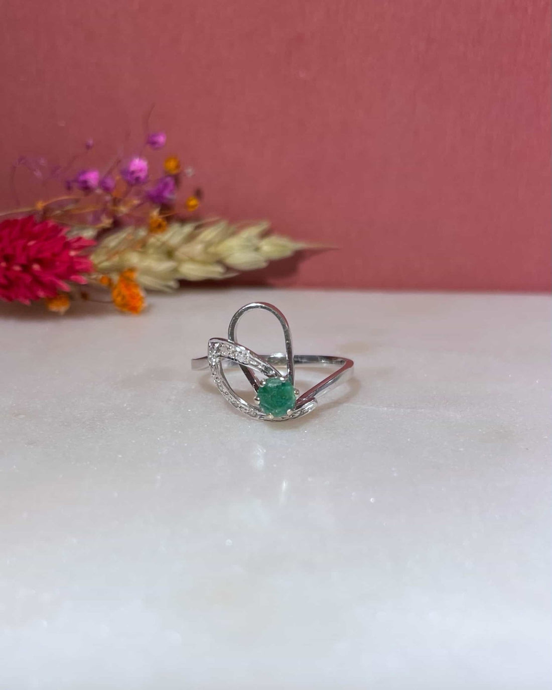 Bague Tourbillon Emeraude &amp; Diamants &quot;Hortense&quot; - Elliade Paris