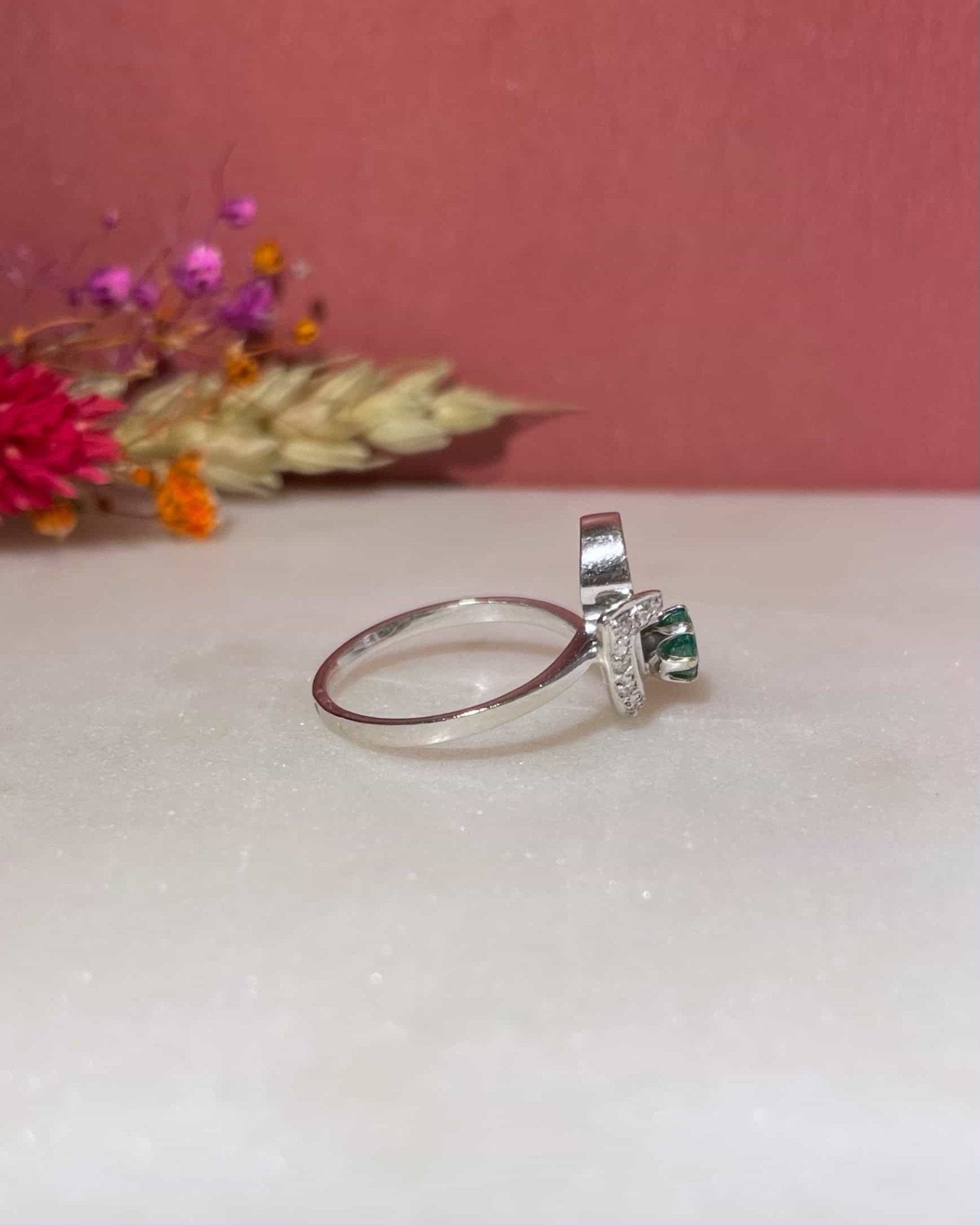 Bague Tourbillon Emeraude &amp; Diamants "Hortense" - Elliade Paris