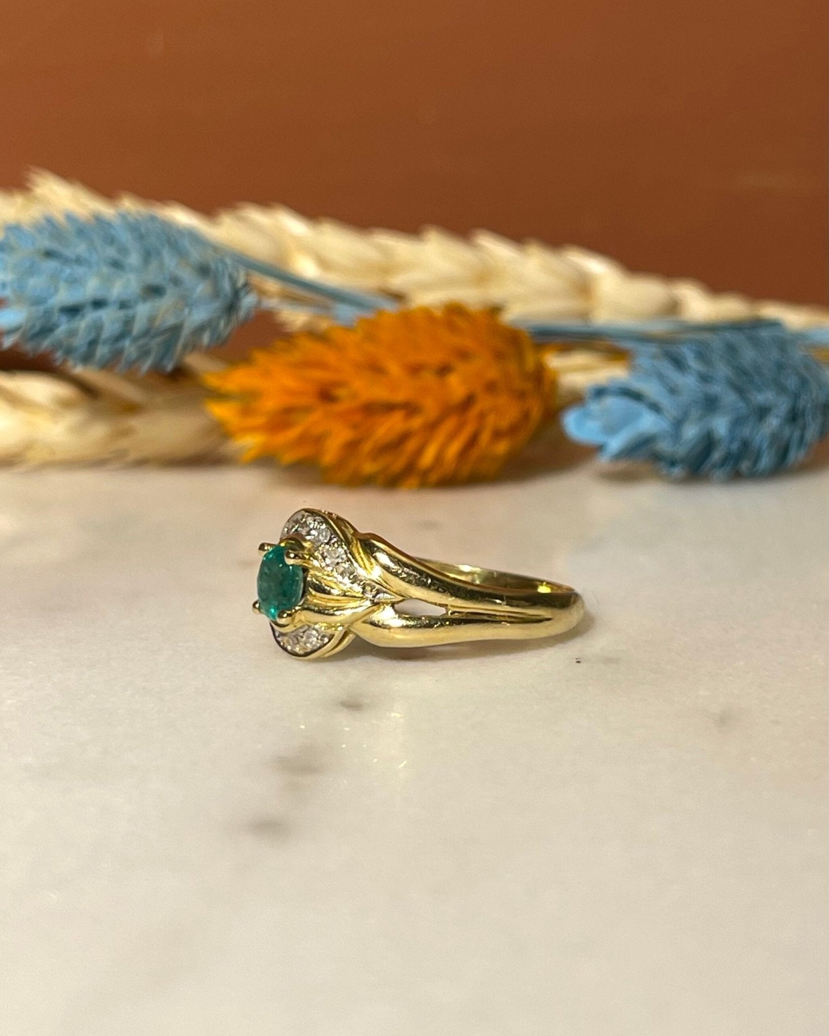 Bague Tourbillon Emeraude &amp; Diamants "Jude" - Elliade Paris
