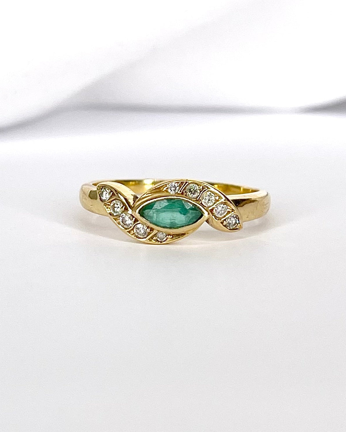Bague Tourbillon Émeraude &amp; Diamants &amp; Or 3,53g "Victorine" - Elliade Paris