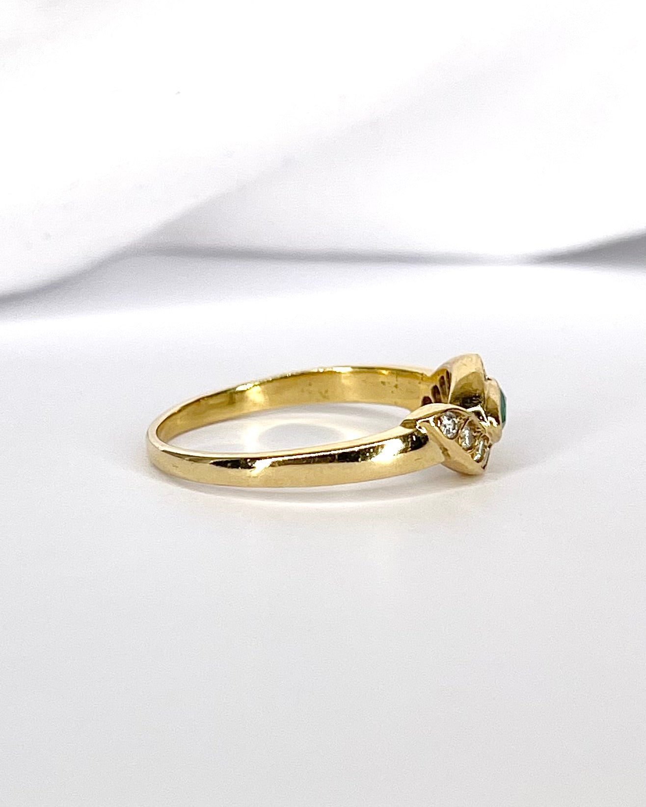 Bague Tourbillon Émeraude &amp; Diamants &amp; Or 3,53g "Victorine" - Elliade Paris