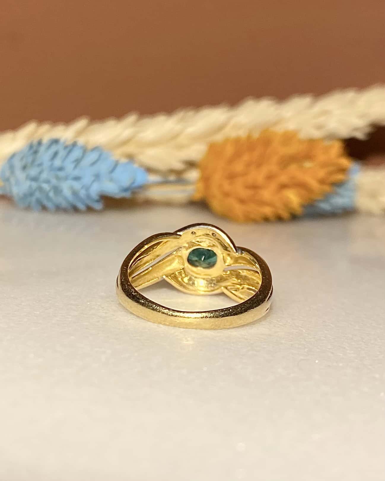Bague Tourbillon Emeraude &amp; Diamants "Sabrina" - Elliade Paris