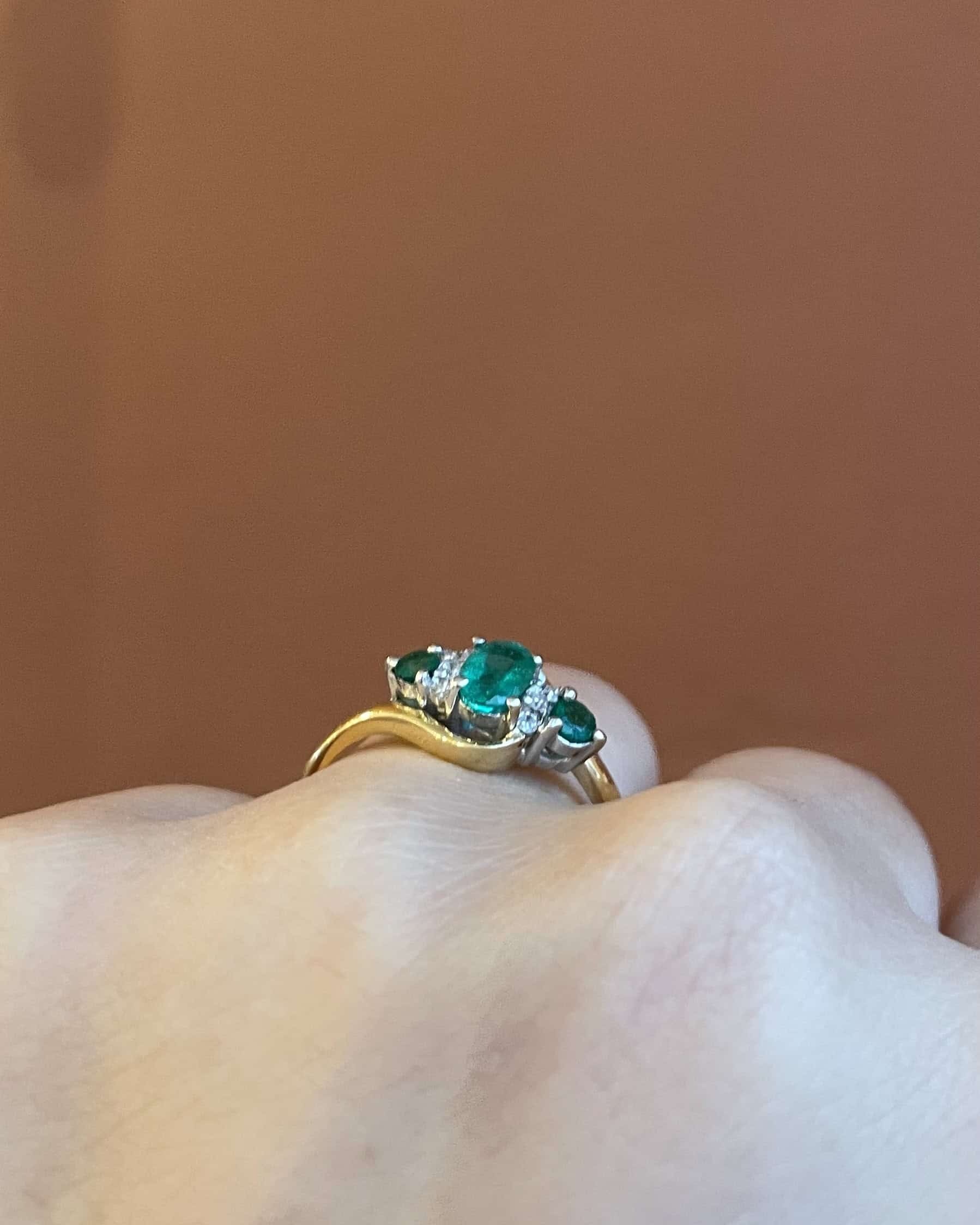Bague Trilogie Emeraudes 0.60 carat &amp; Diamants "Edwina" - Elliade Paris
