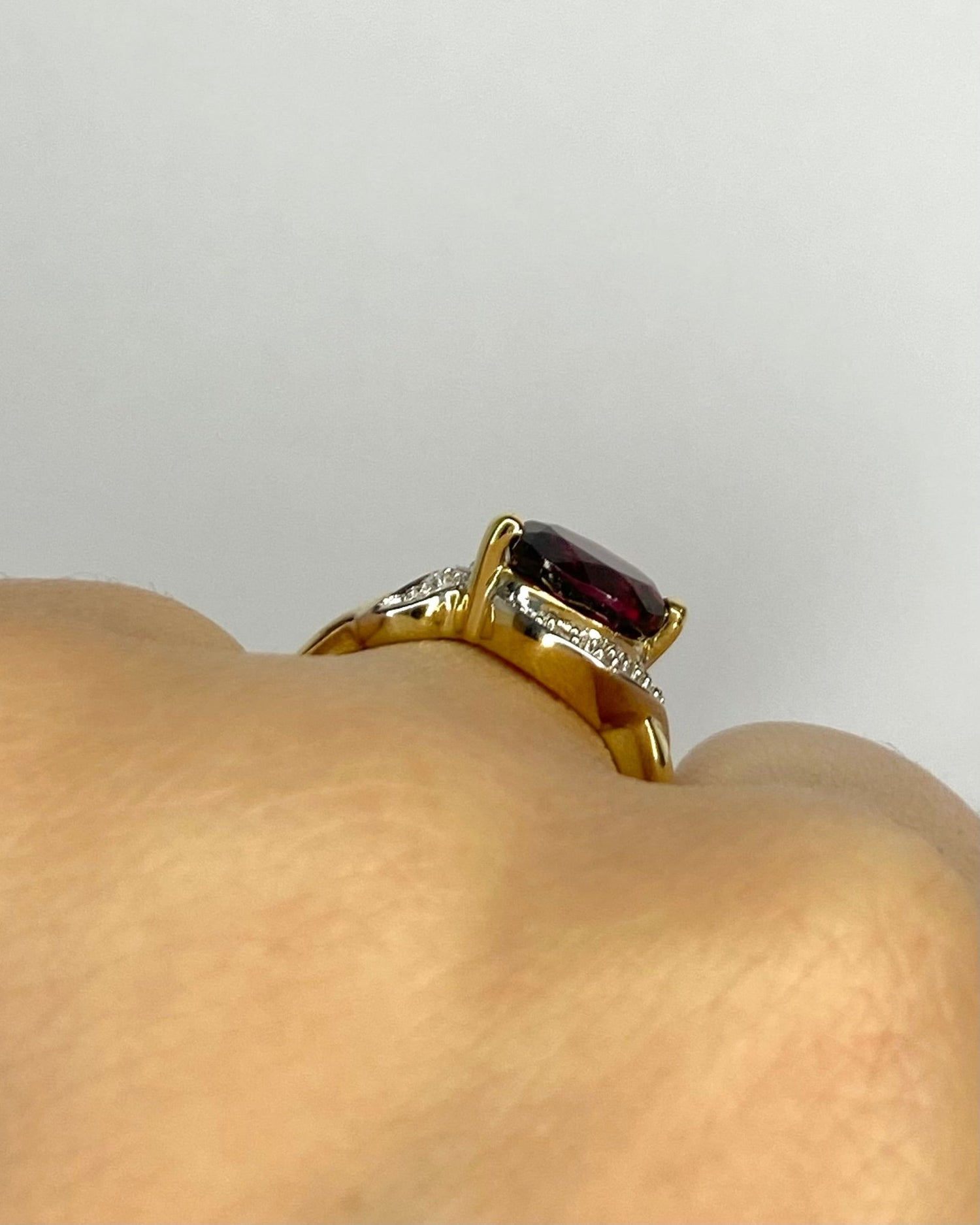 Bague Tourbillon Grenat 1.70 carat &amp; 8 Diamants "Joline" - Elliade Paris