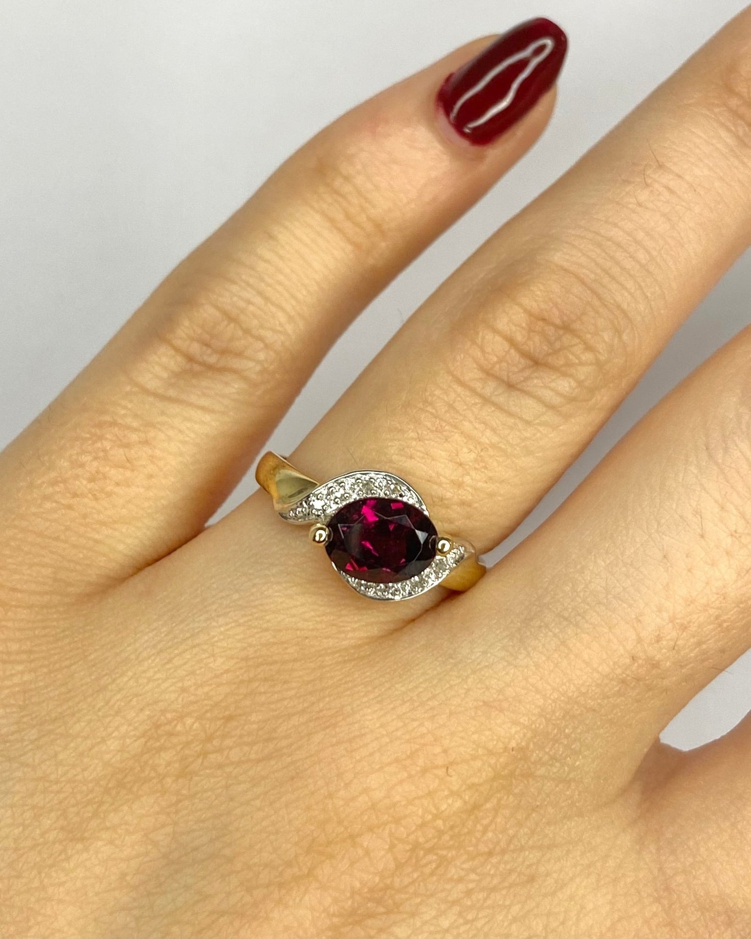 Bague Tourbillon Grenat 1.70 carat &amp; 8 Diamants "Joline" - Elliade Paris