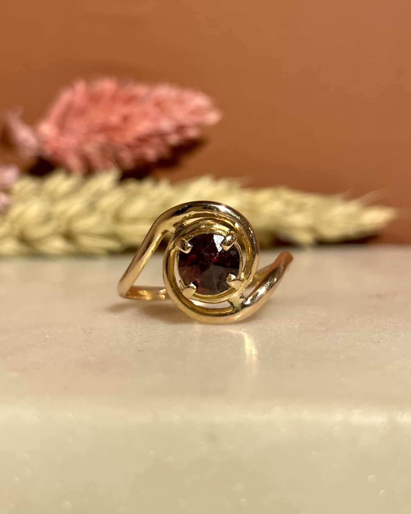 Bague Tourbillon Grenat 0.60 carat "Linoa" - Elliade Paris