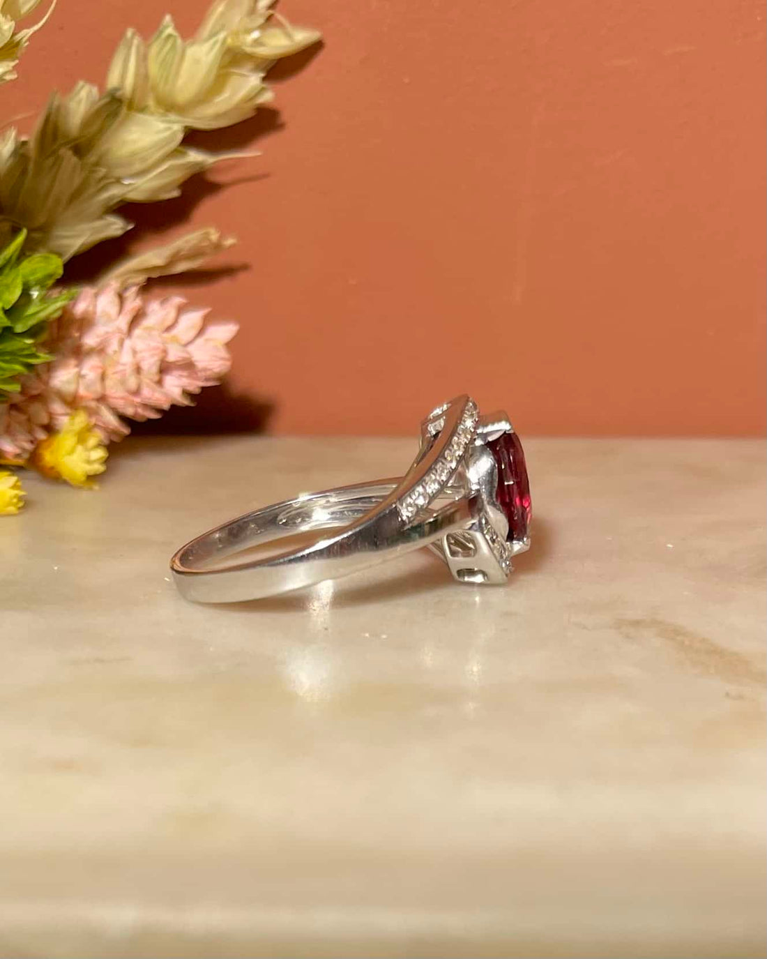 Bague Tourbillon Grenat &amp; Diamants &quot;Sarabelle&quot;