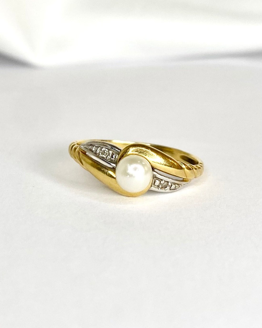 Bague Tourbillon Perle &amp; Diamants "Sylvie" - Elliade Paris