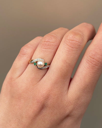 Bague Tourbillon Perle, Émeraudes &amp; Diamants "Albane" - Elliade Paris