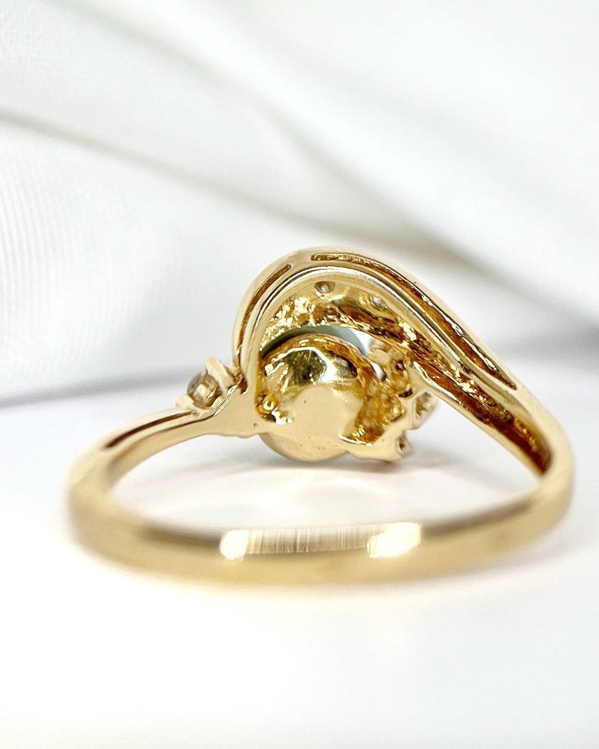 Bague Tourbillon Perle Tahitienne &amp; Diamants "Hina" - Elliade Paris