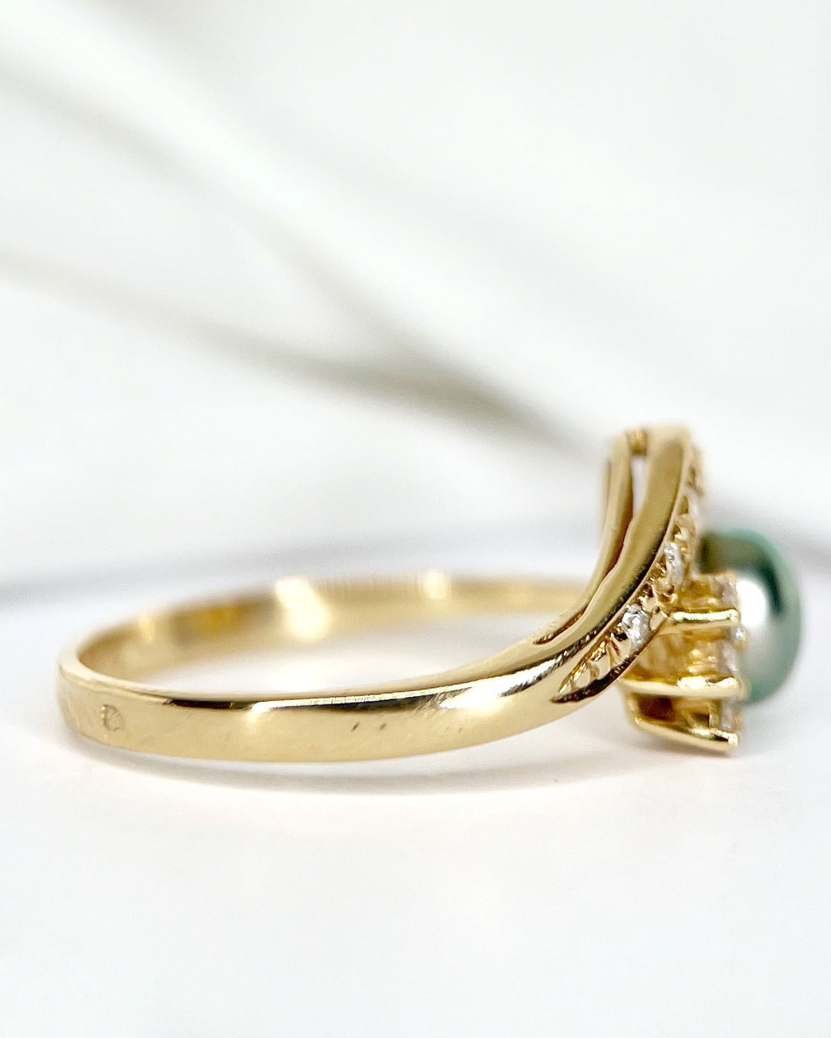 Bague Tourbillon Perle Tahitienne &amp; Diamants "Hina" - Elliade Paris