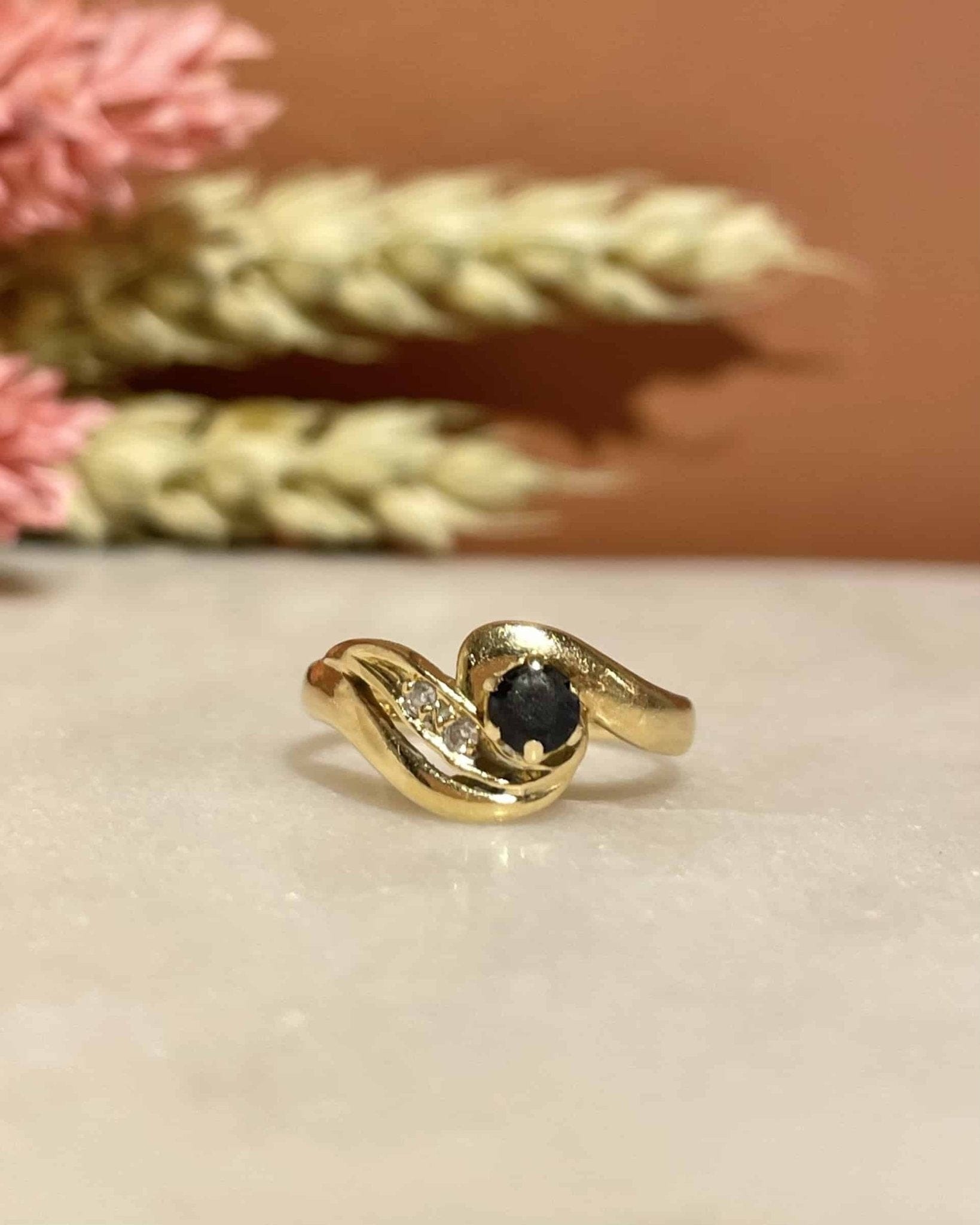 Bague Tourbillon Pinky Saphir &amp; Diamants "Ola" - Elliade Paris
