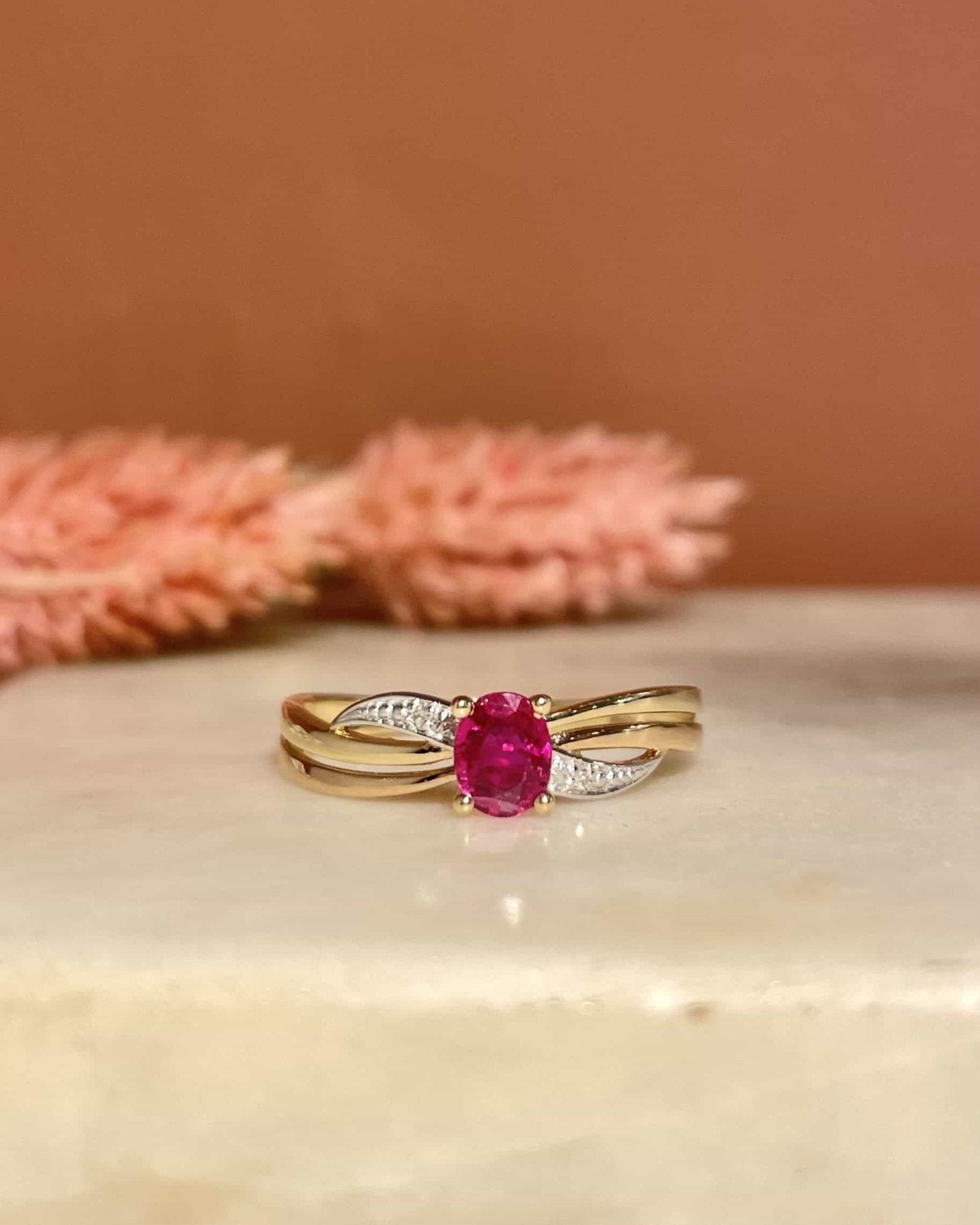 Bague Tourbillon Rubis 0.35 carat &amp; Diamants "Reece" - Elliade Paris