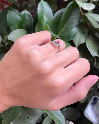 Bague Tourbillon Rubis 0.40 Carat &amp; 14 Diamants &quot;Azaylie&quot; - Elliade Paris