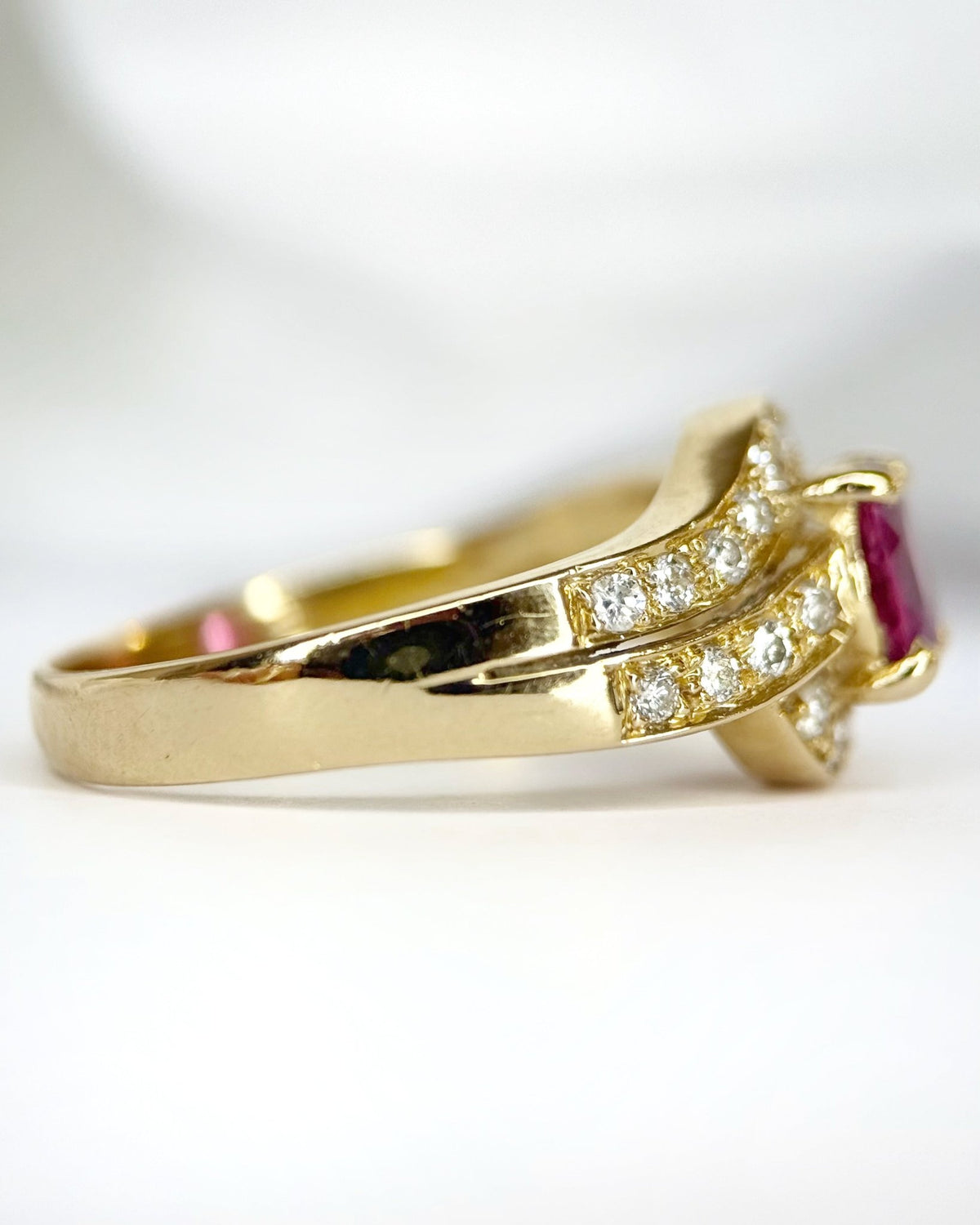 Bague Tourbillon Rubis 0.50 carat, Diamants 0.36 carat &amp; Or 18 carats 4.26g "Olga" - Elliade Paris
