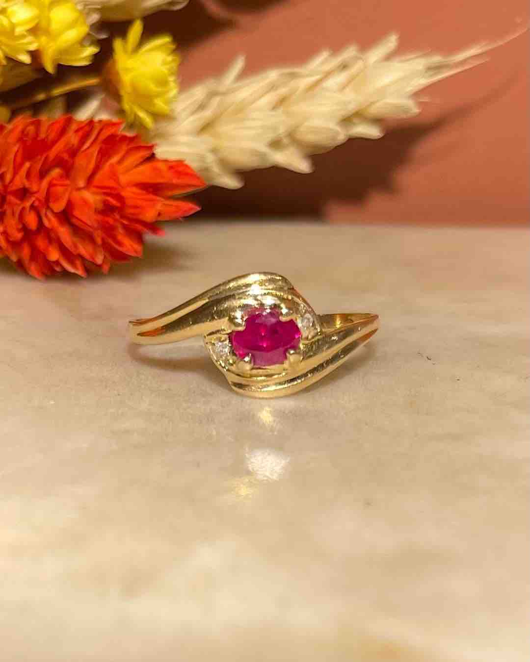 Anillo Tourbillon de Rubí y Diamantes "Lily-Rose"