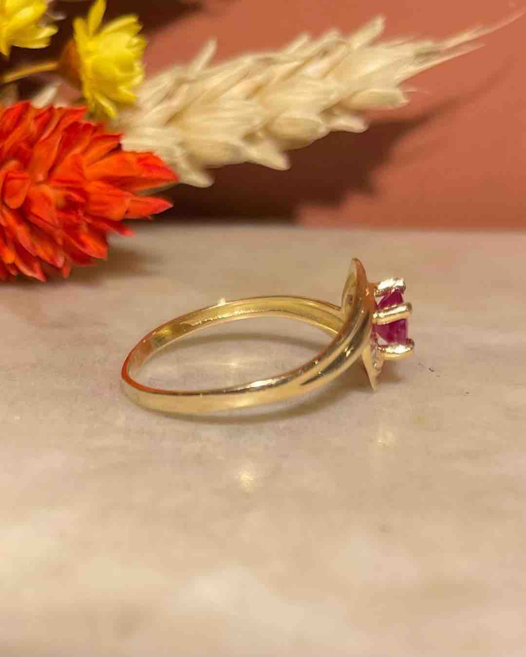 Anillo Tourbillon de Rubí y Diamantes &quot;Lily-Rose&quot;