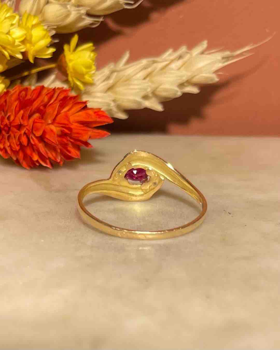 Anillo Tourbillon de Rubí y Diamantes "Lily-Rose"