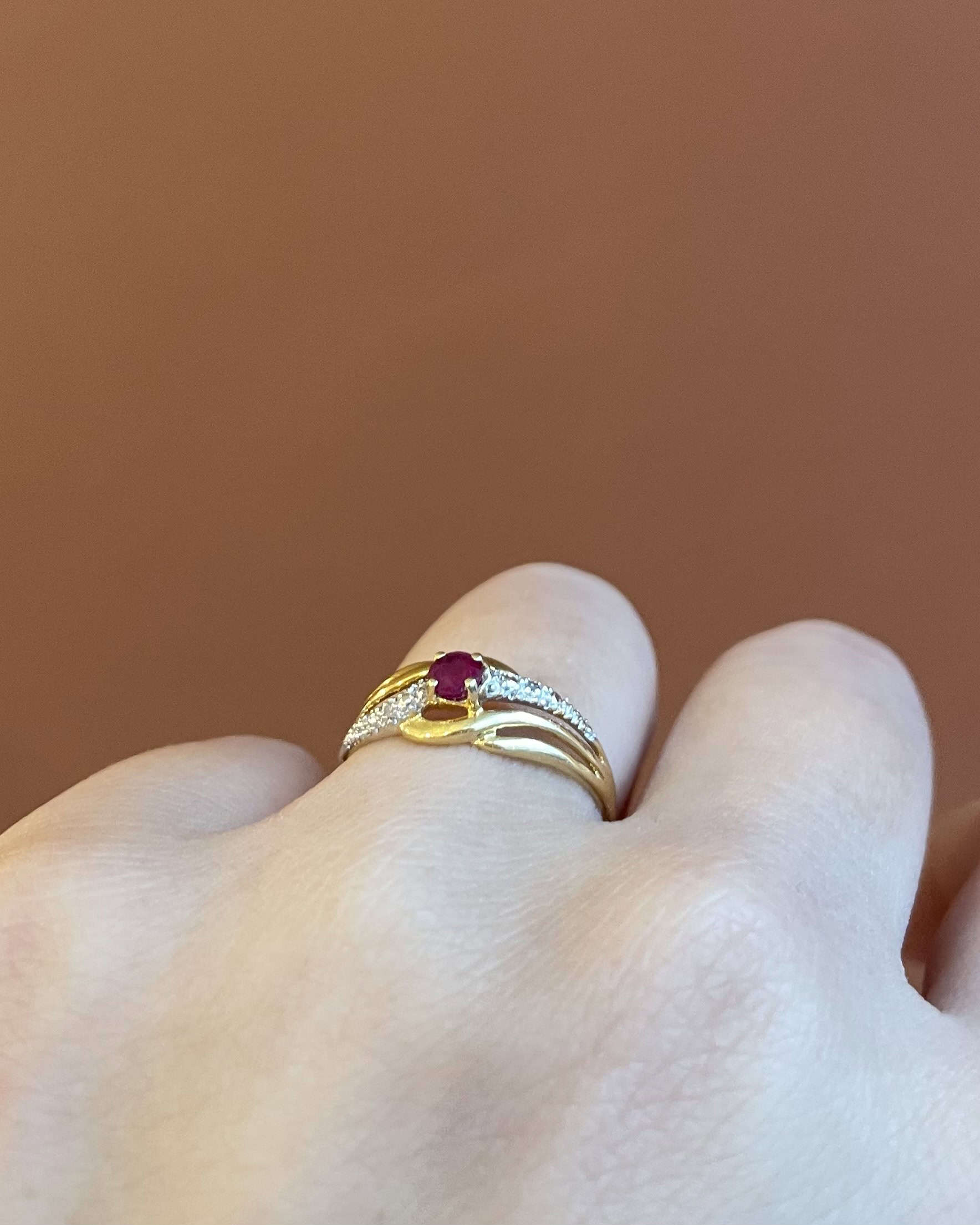Anillo brazalete de rubí y diamantes "Zlava"