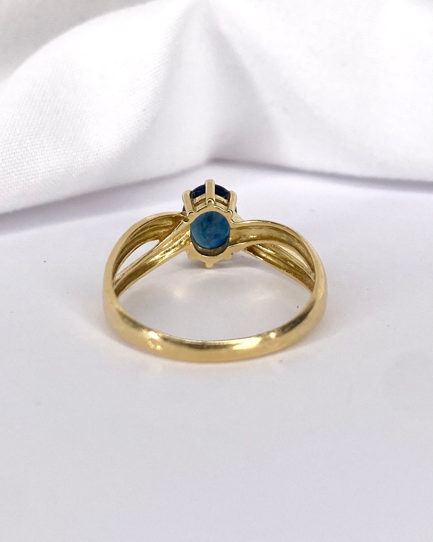 Bague tourbillon Saphir 0.63 carat &quot;Loeva&quot; - Elliade Paris