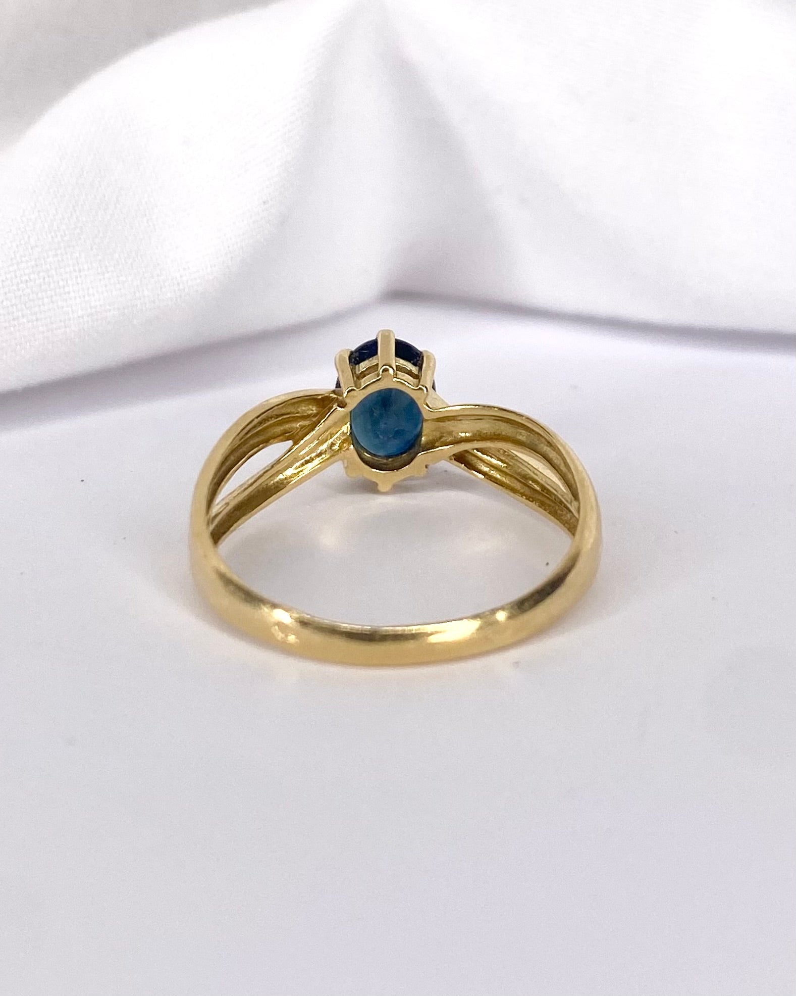 Bague tourbillon Saphir 0.63 carat &quot;Loeva&quot; - Elliade Paris