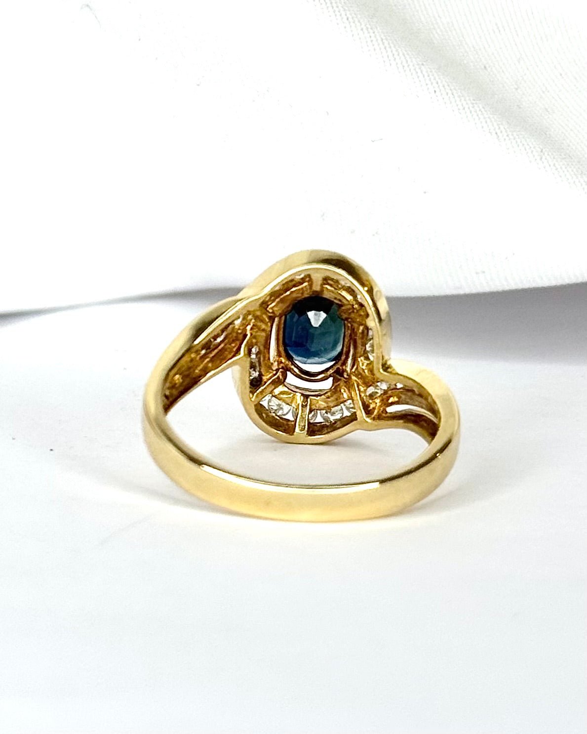 Bague Tourbillon Saphir 1 carat &amp; Diamants 0.44 carat "Morganne" - Elliade Paris