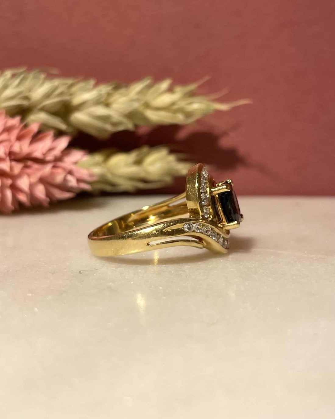 Bague Tourbillon Saphir 1 carat et Diamants &quot;Morganne&quot; - Elliade Paris