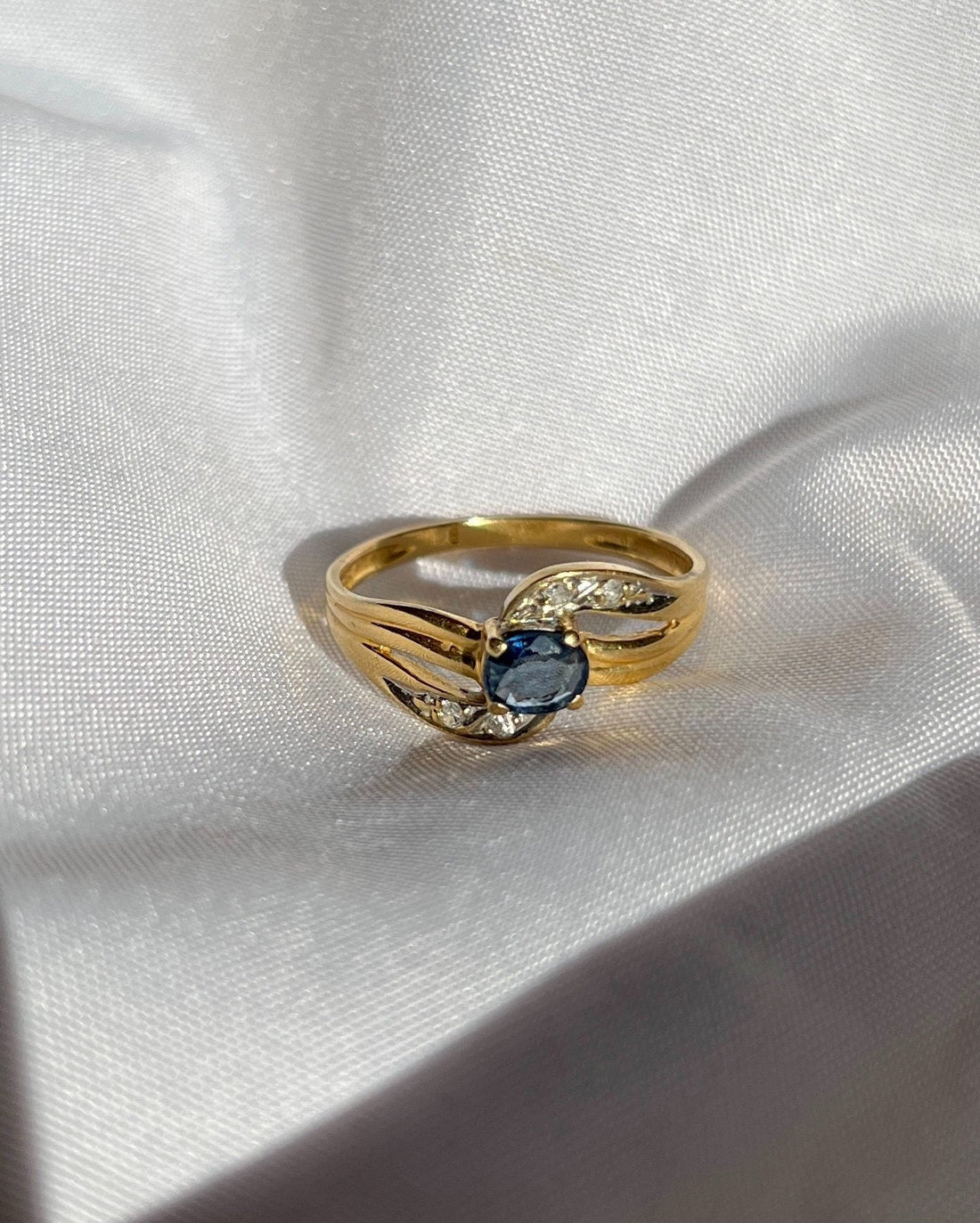 Bague tourbillon saphir &amp; diamants &quot;Kiara&quot; - Elliade Paris