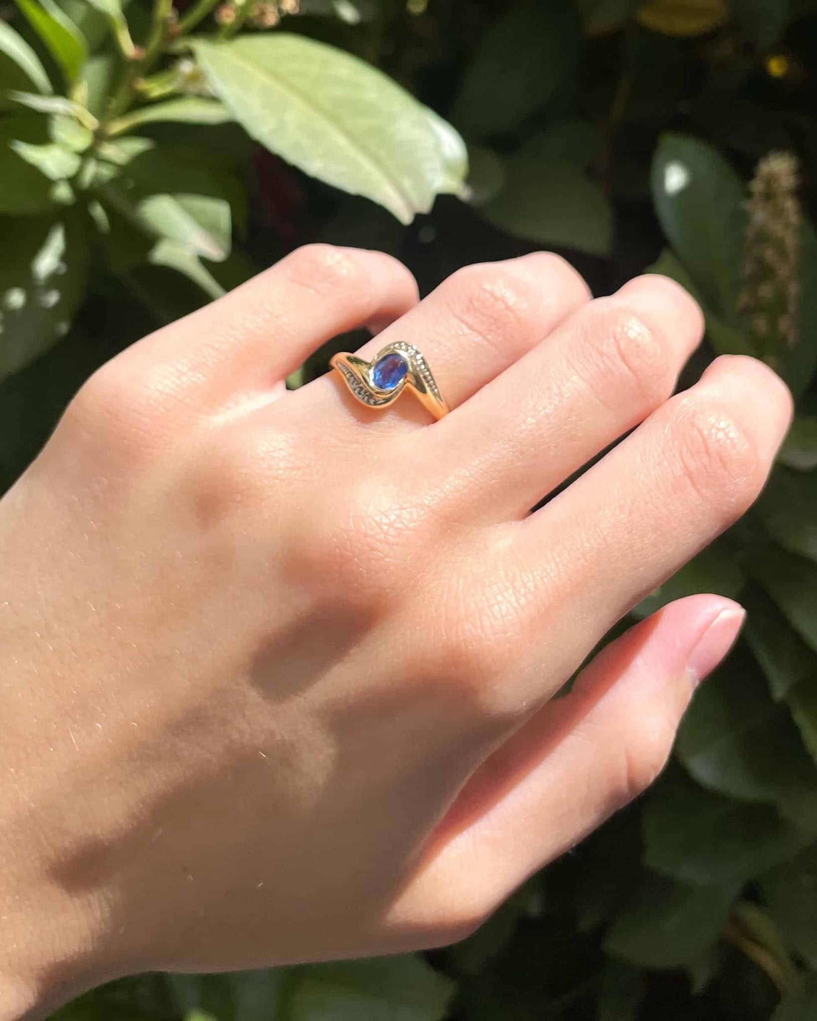 Bague tourbillon saphir &amp; diamants "Maela" - Elliade Paris