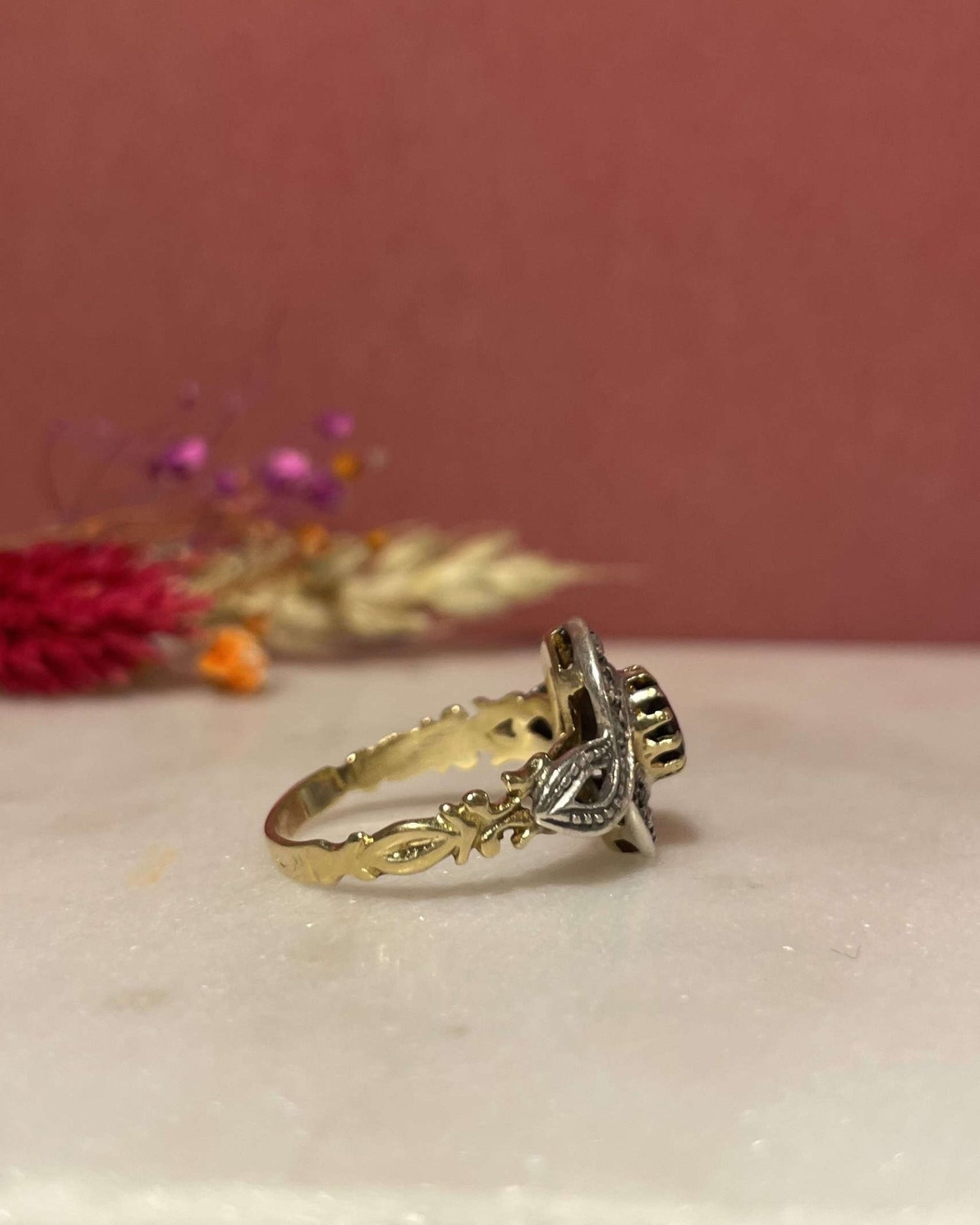 Bague Tourbillon Saphir et Diamants &quot;Eryn&quot; - Elliade Paris