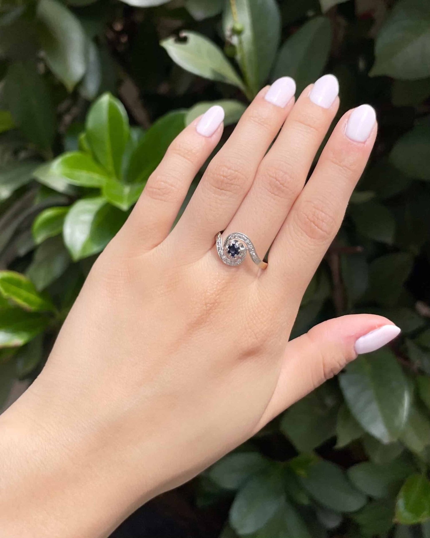 Bague Tourbillon Saphir et Diamants &quot;Lety&quot; - Elliade Paris
