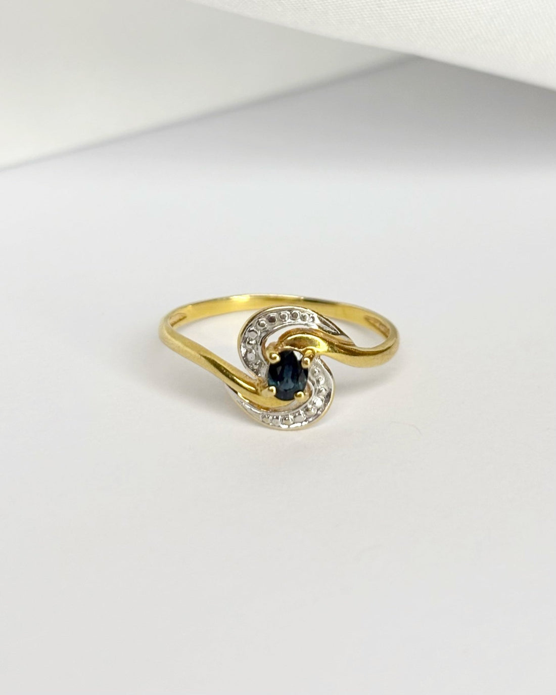 Bague Tourbillon Saphir &quot;Lamia&quot; - Elliade Paris