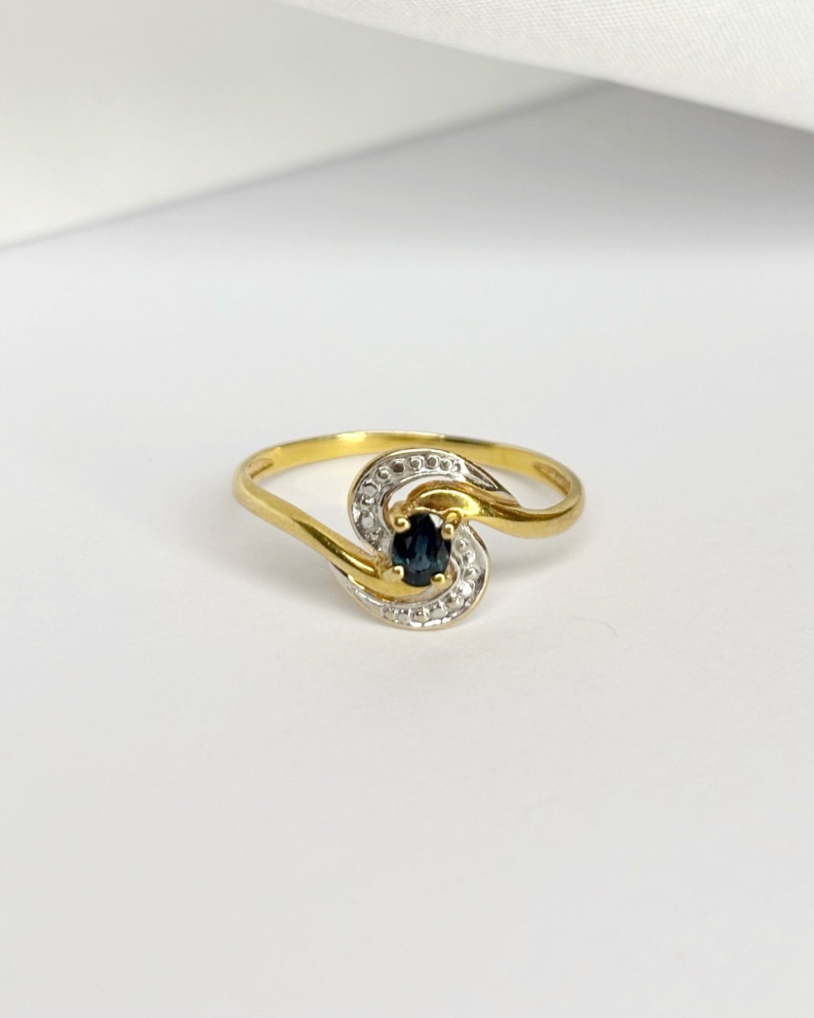 Bague Tourbillon Saphir &quot;Lamia&quot; - Elliade Paris