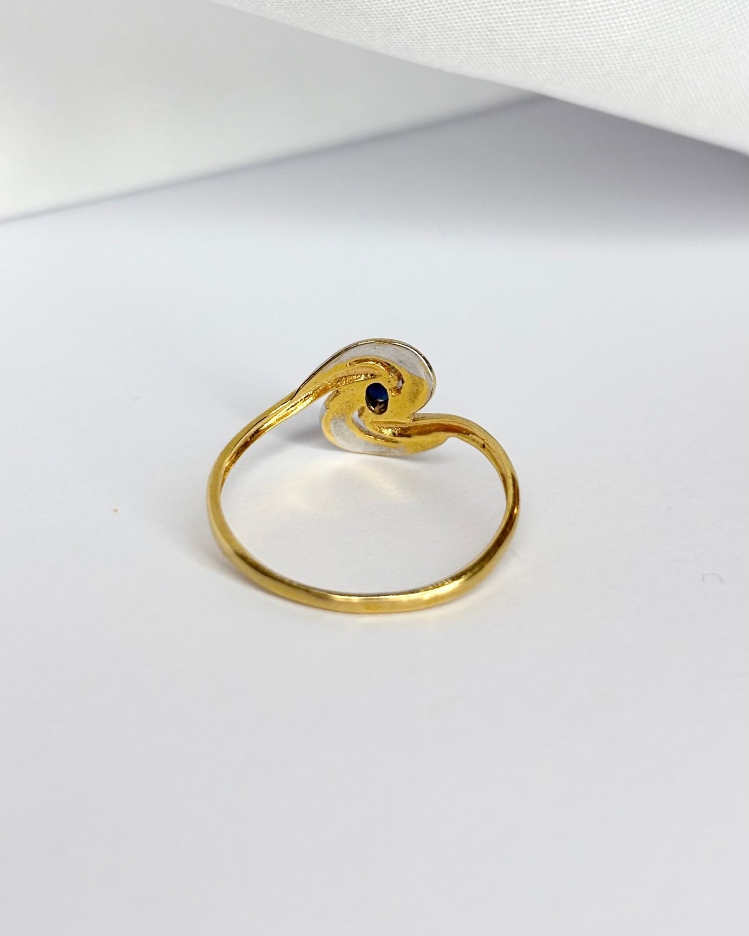 Bague Tourbillon Saphir &quot;Lamia&quot; - Elliade Paris