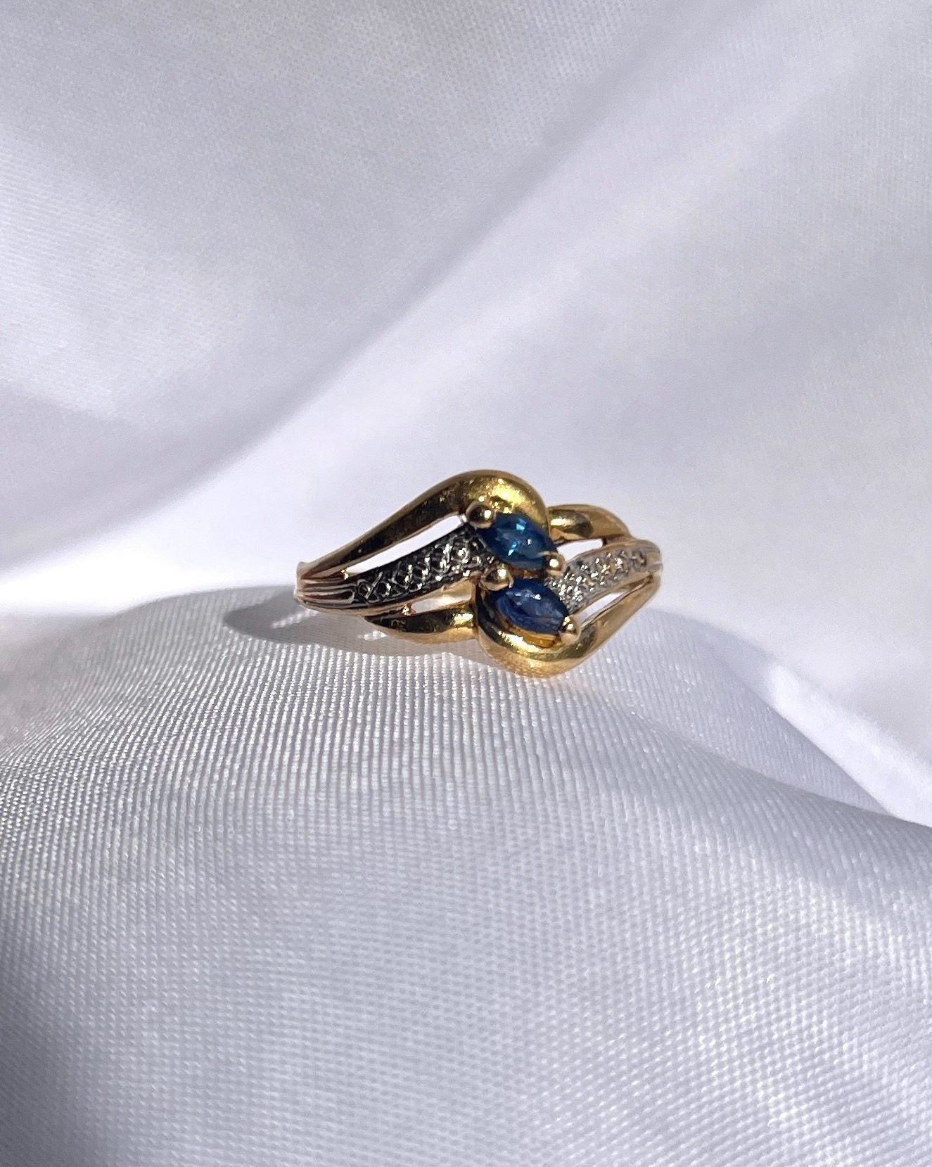 Anillo de zafiro en espiral &quot;Kayla&quot;