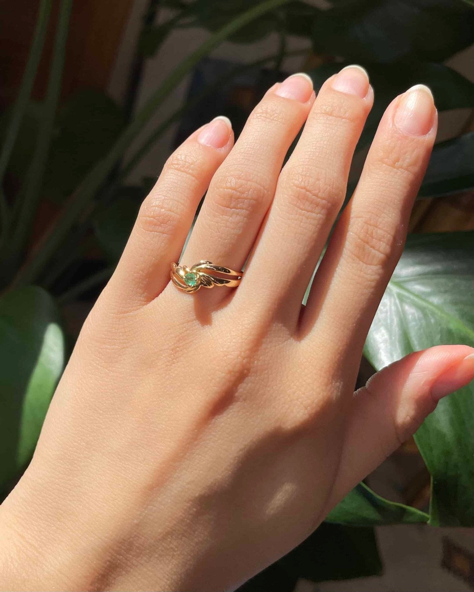 Bague Tourbillon Solitaire Émeraude "Éviana" - Elliade Paris