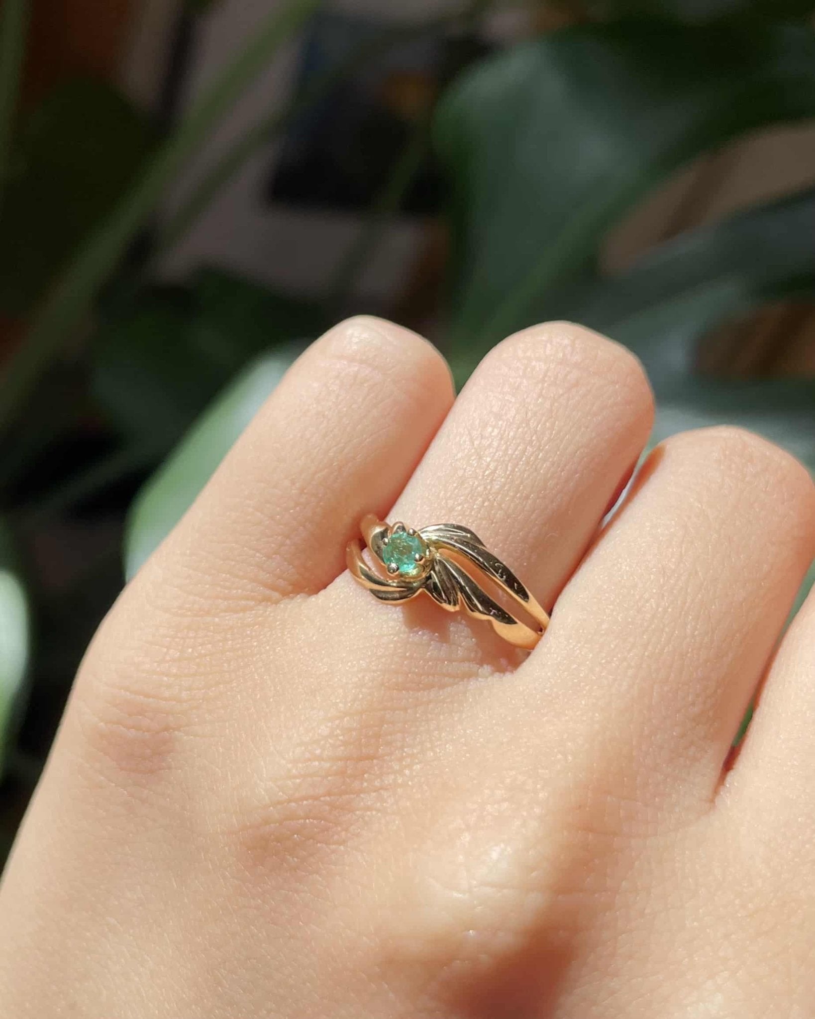 Bague Tourbillon Solitaire Émeraude &quot;Éviana&quot; - Elliade Paris