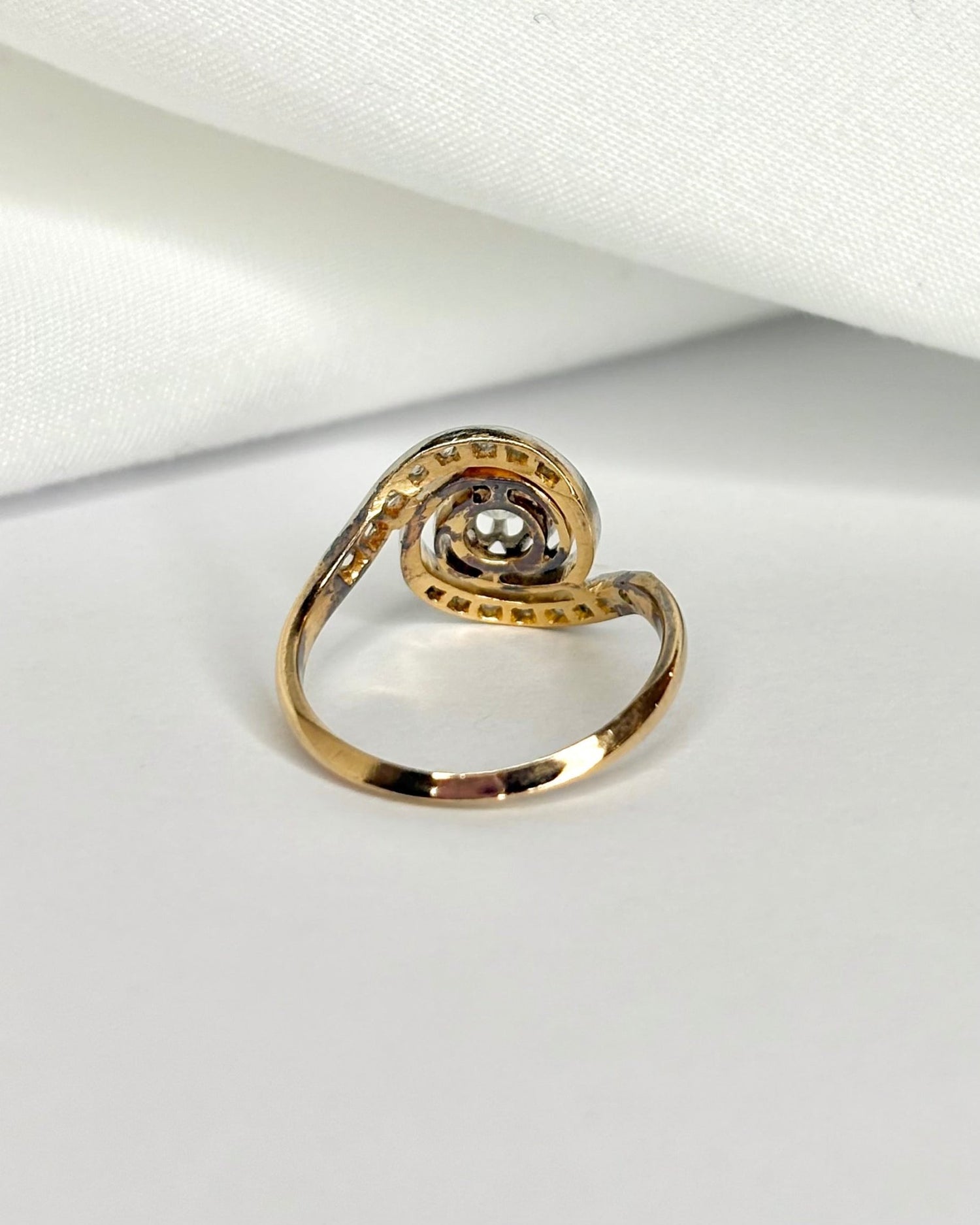 Bague Tourbillon Style Art Nouveau Diamants 0.38 carat "Nessia" - Elliade Paris
