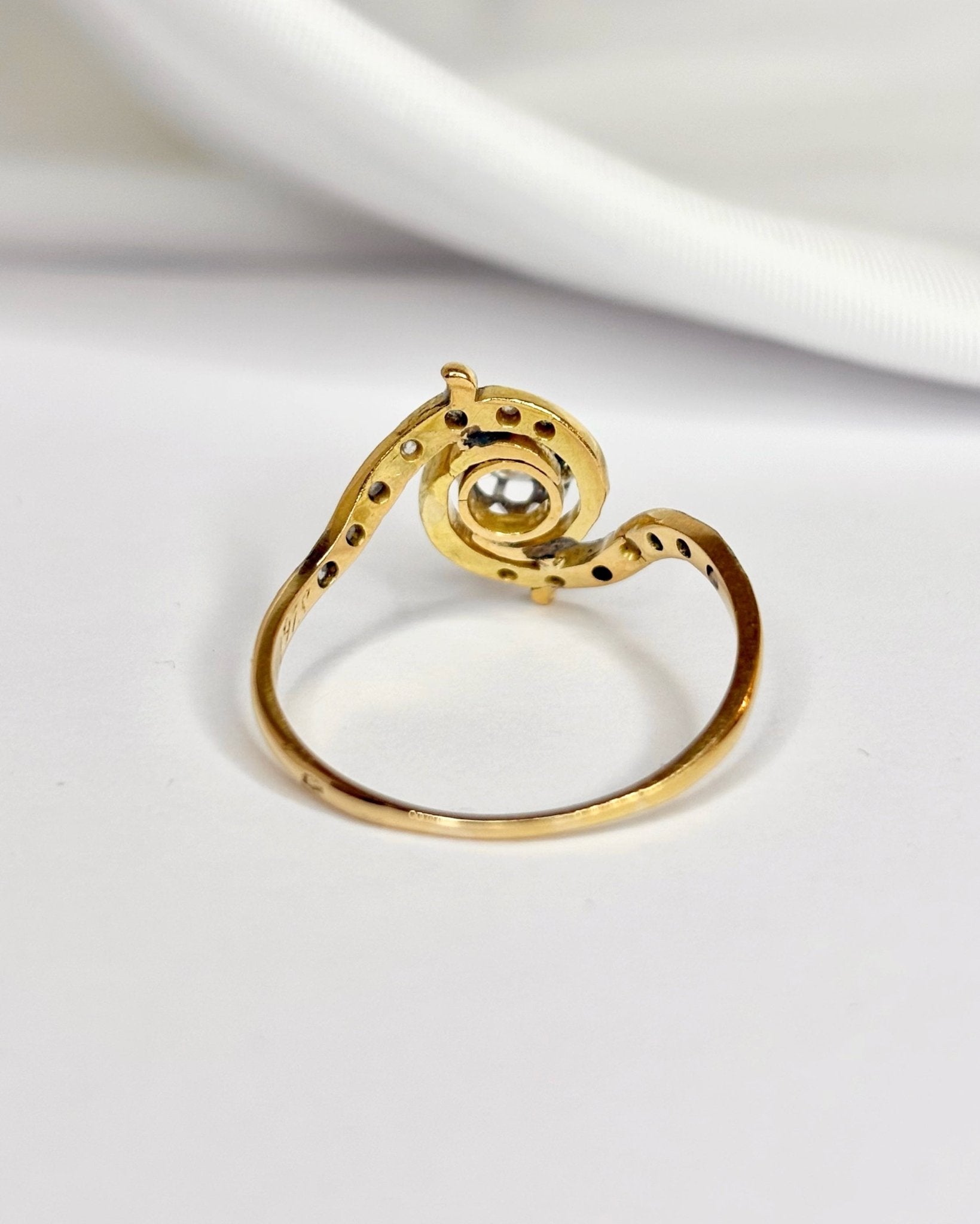 Bague Tourbillon Style Art Nouveau Diamants 0.41 carat "Jane" - Elliade Paris